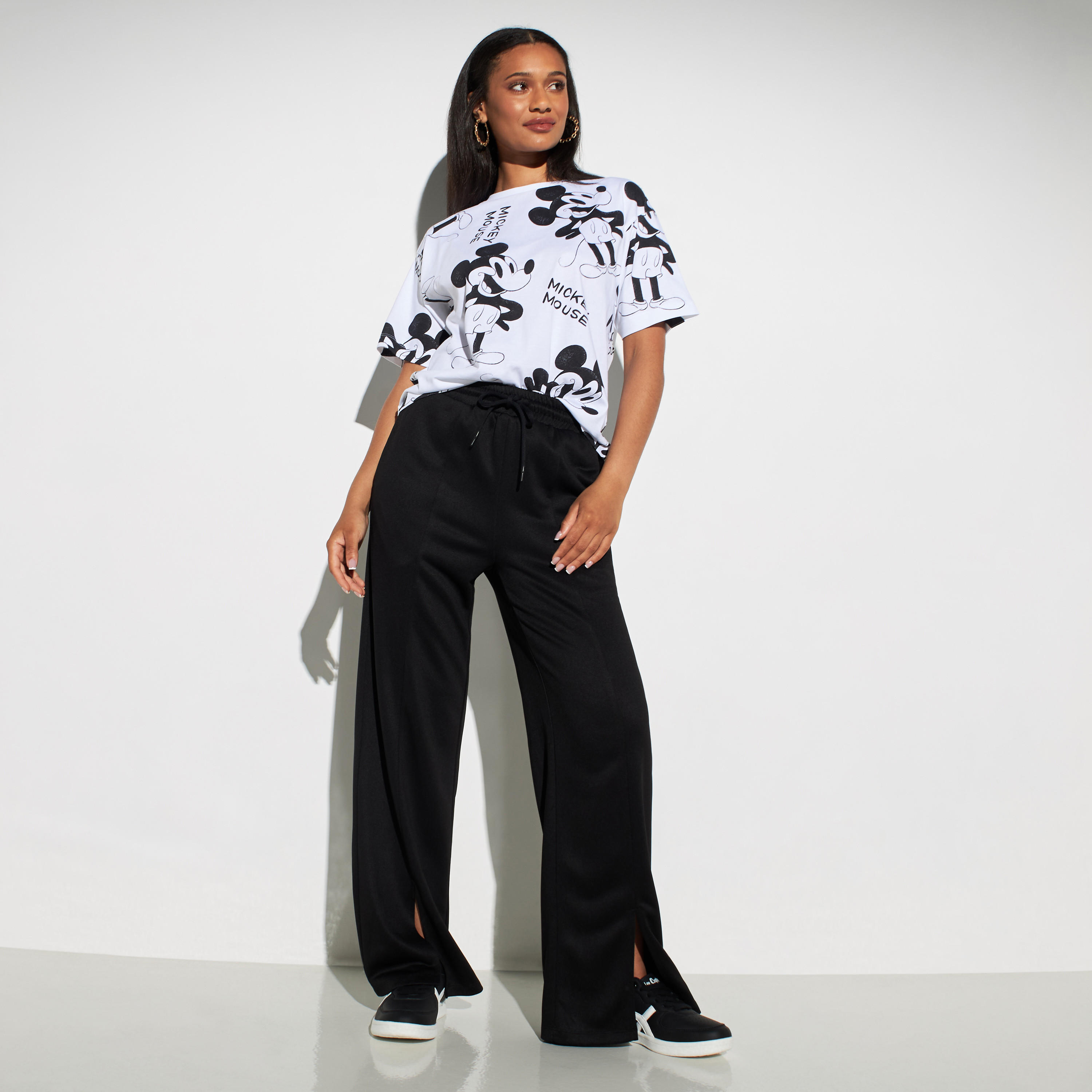 تيشيرت بأكمام بأكتاف منسدلة وياقة ضيقة وطبعات-women-clothing-tshirts-image-2
