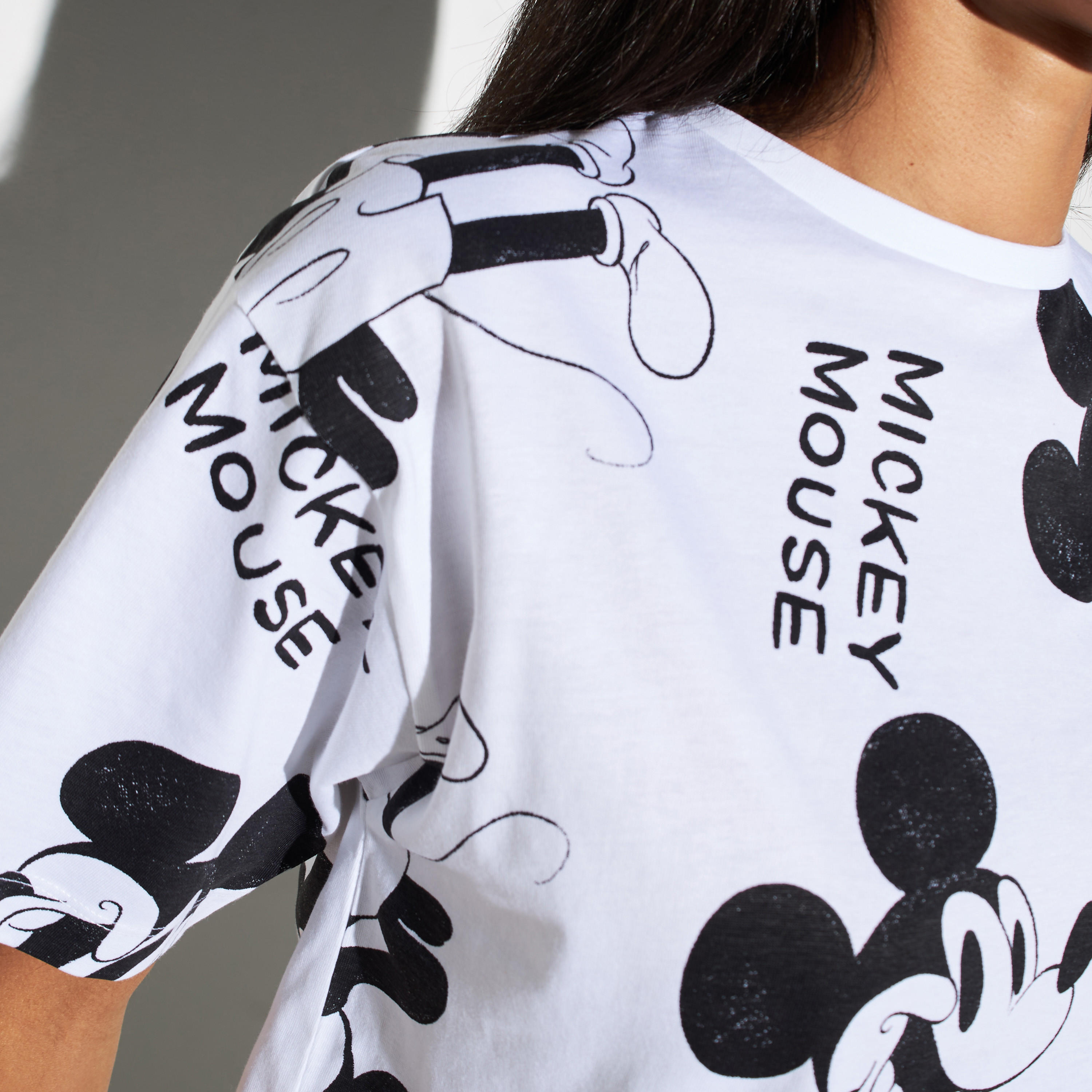 تيشيرت بأكمام بأكتاف منسدلة وياقة ضيقة وطبعات-women-clothing-tshirts-image-3