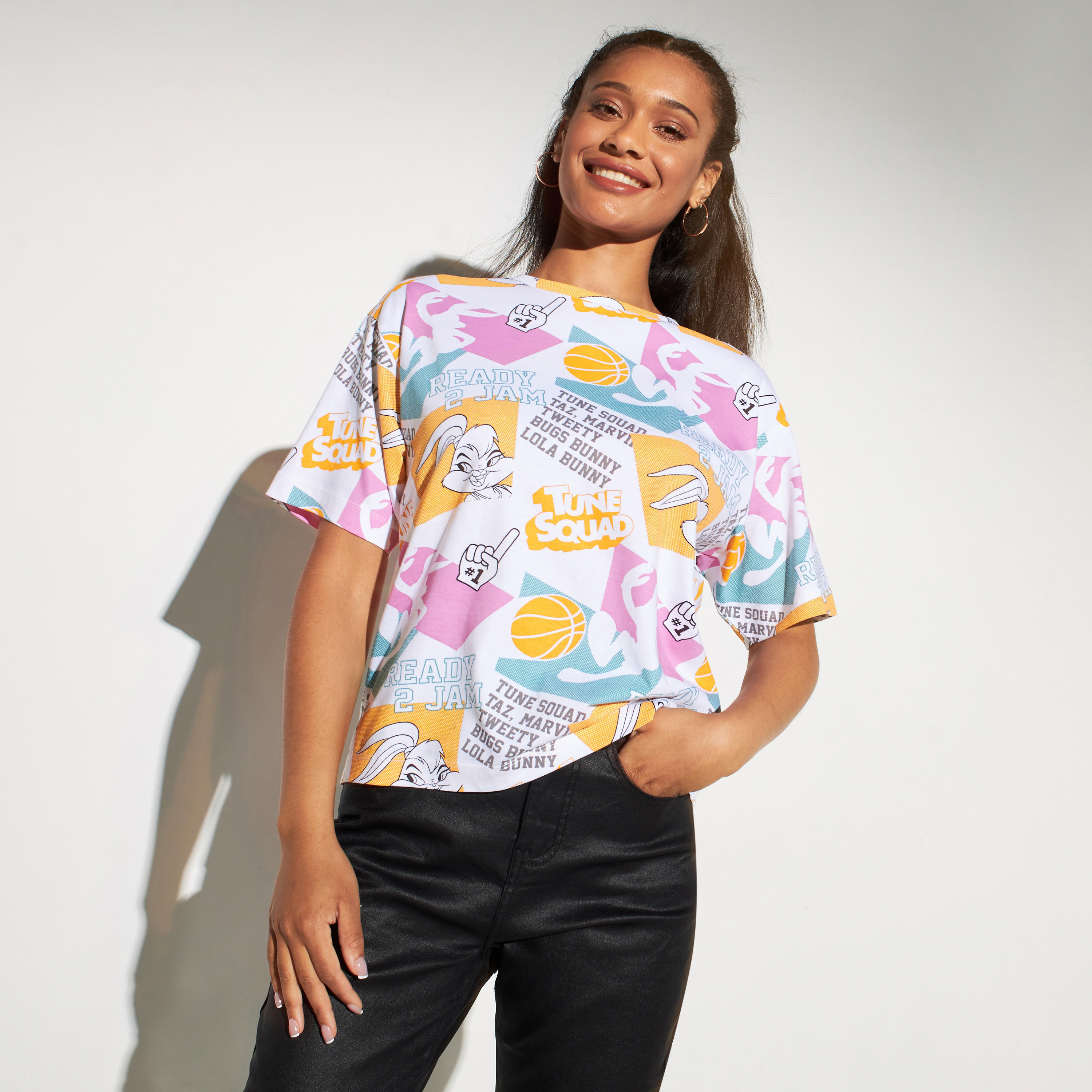 تيشيرت بوكسي قصير بياقة ضيّقة وأكمام منسدلة وطبعات-women-clothing-tshirts-image-4