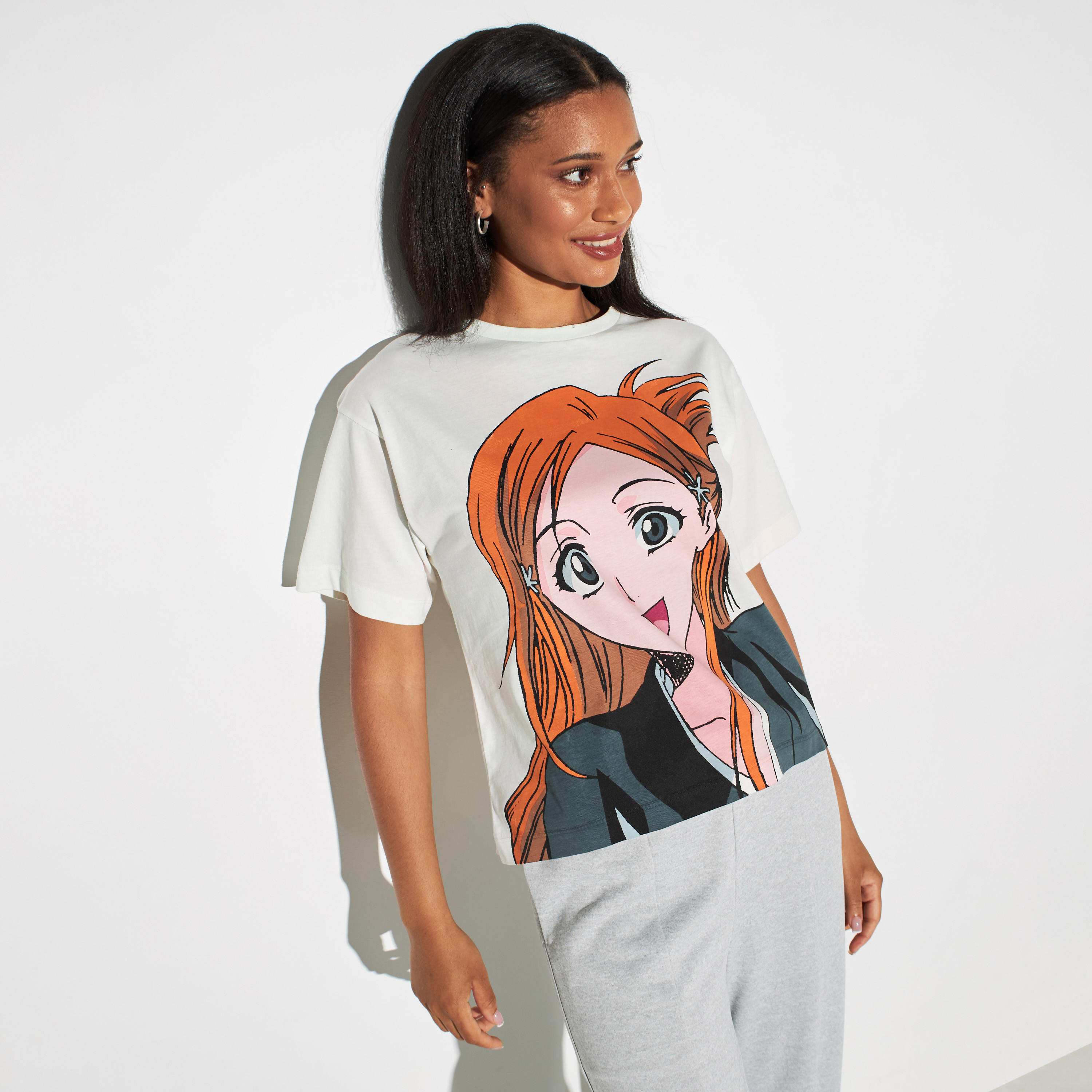تيشيرت بوكسي قصير بياقة ضيقة وأكمام قصيرة وطبعات-women-clothing-tshirts-image-1