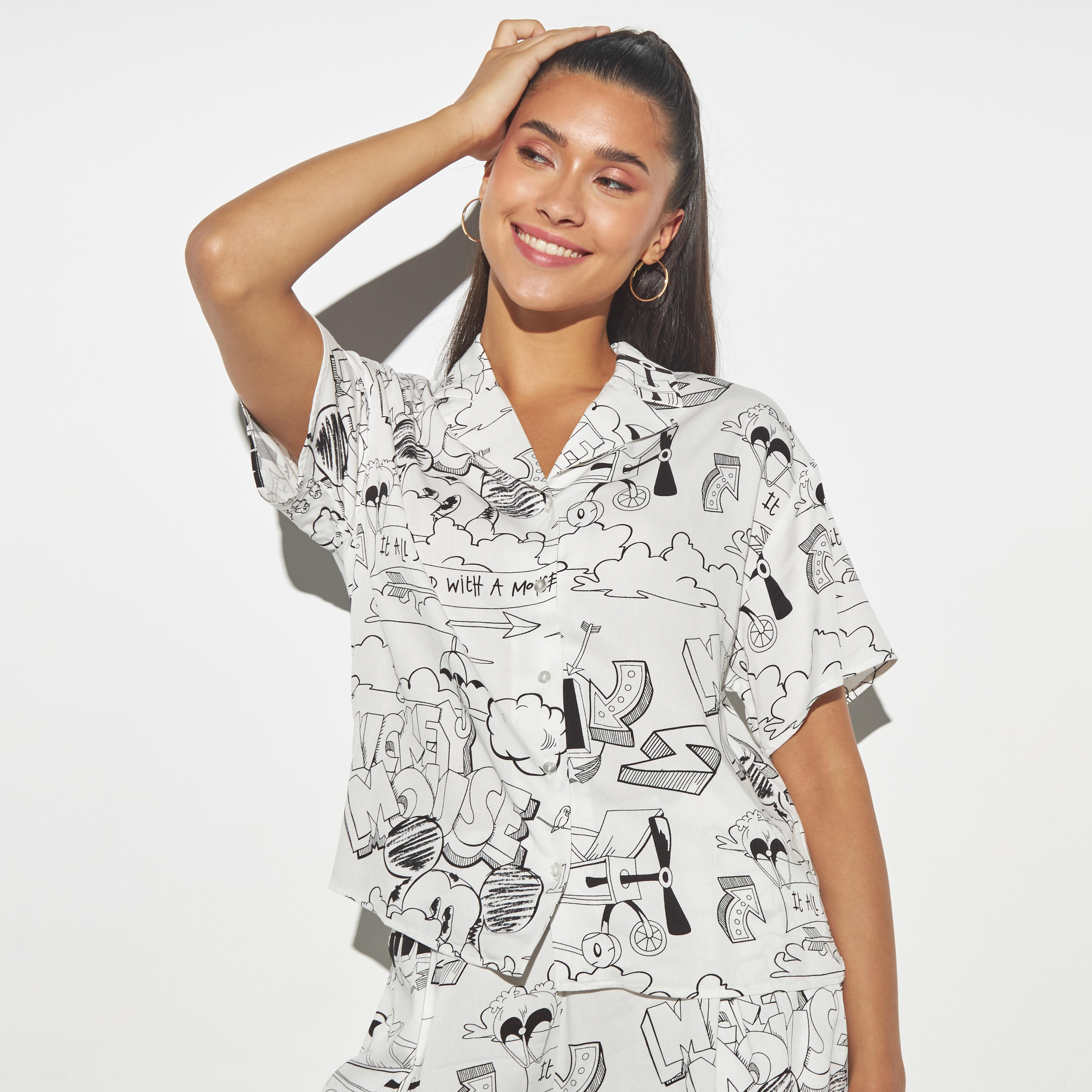 قميص بأكمام قصيرة وياقة كامب وطبعات-women-clothing-shirtsandblouses-shirts-image-1