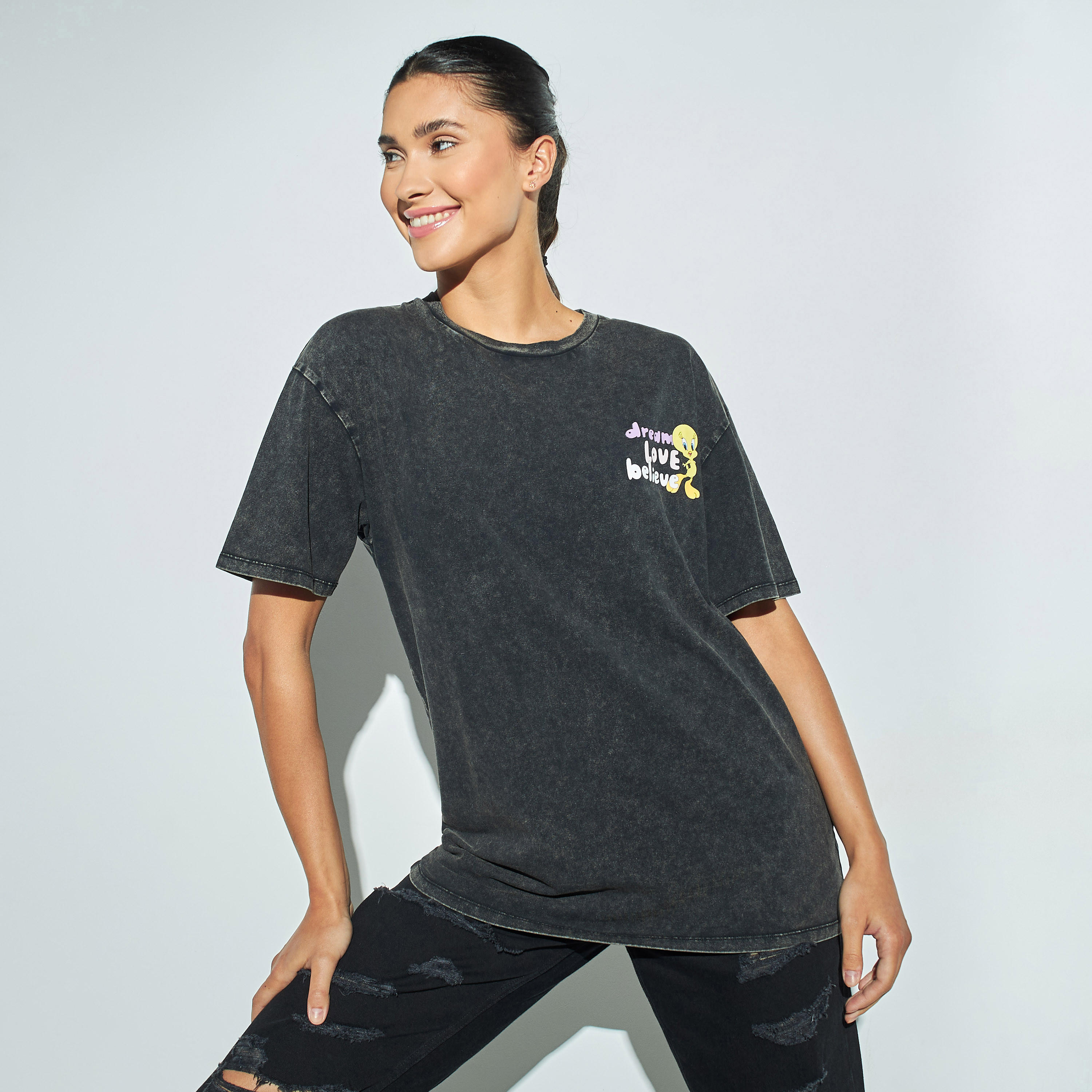 تيشيرت طويل بأكمام منسدلة وطبعات تويتي-women-clothing-tshirts-image-1