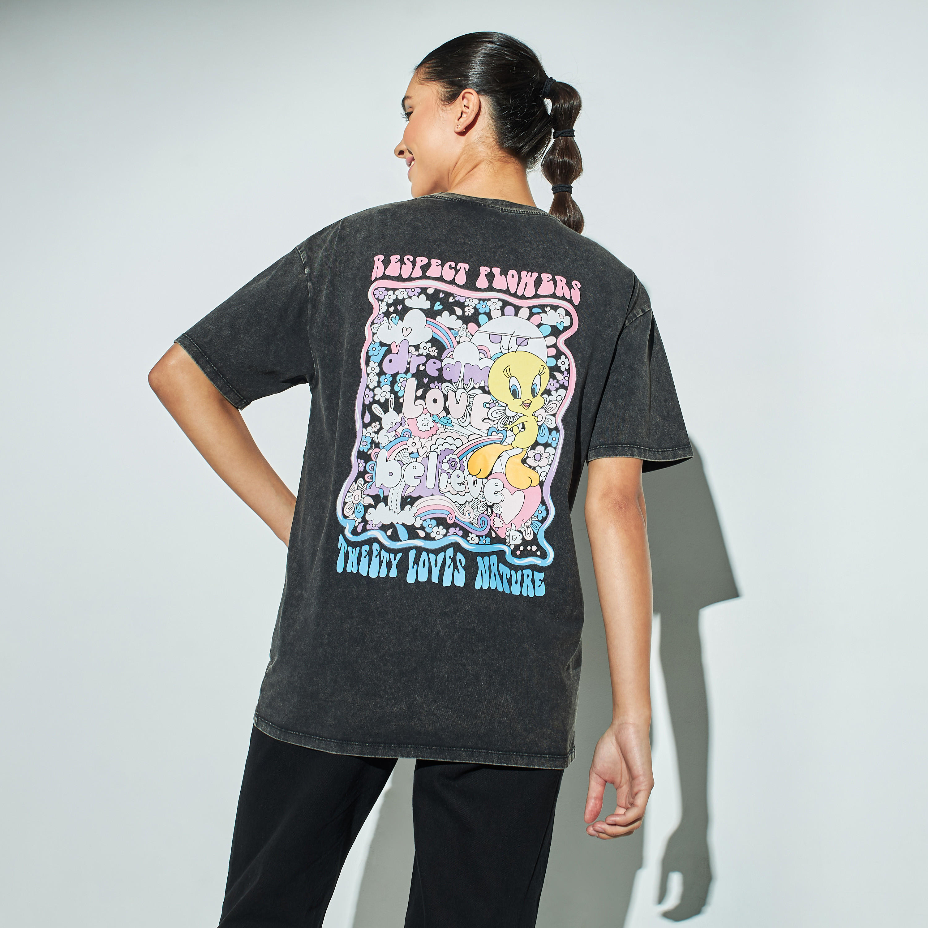 تيشيرت طويل بأكمام منسدلة وطبعات تويتي-women-clothing-tshirts-image-4