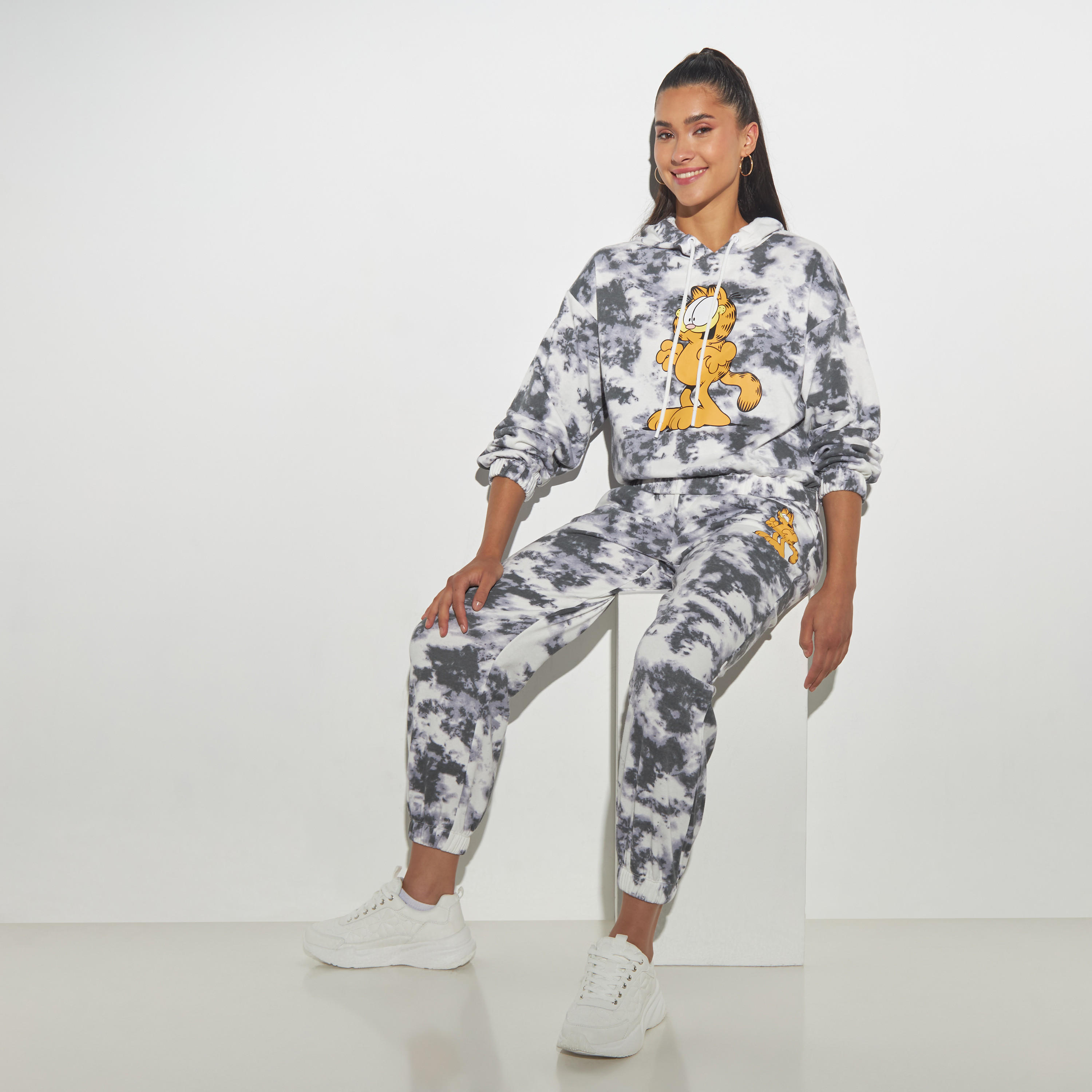 هودي بأكمام طويلة وطبعات غارفيلد-women-winterwear-hoodiesandsweatshirts-hoodies-image-2