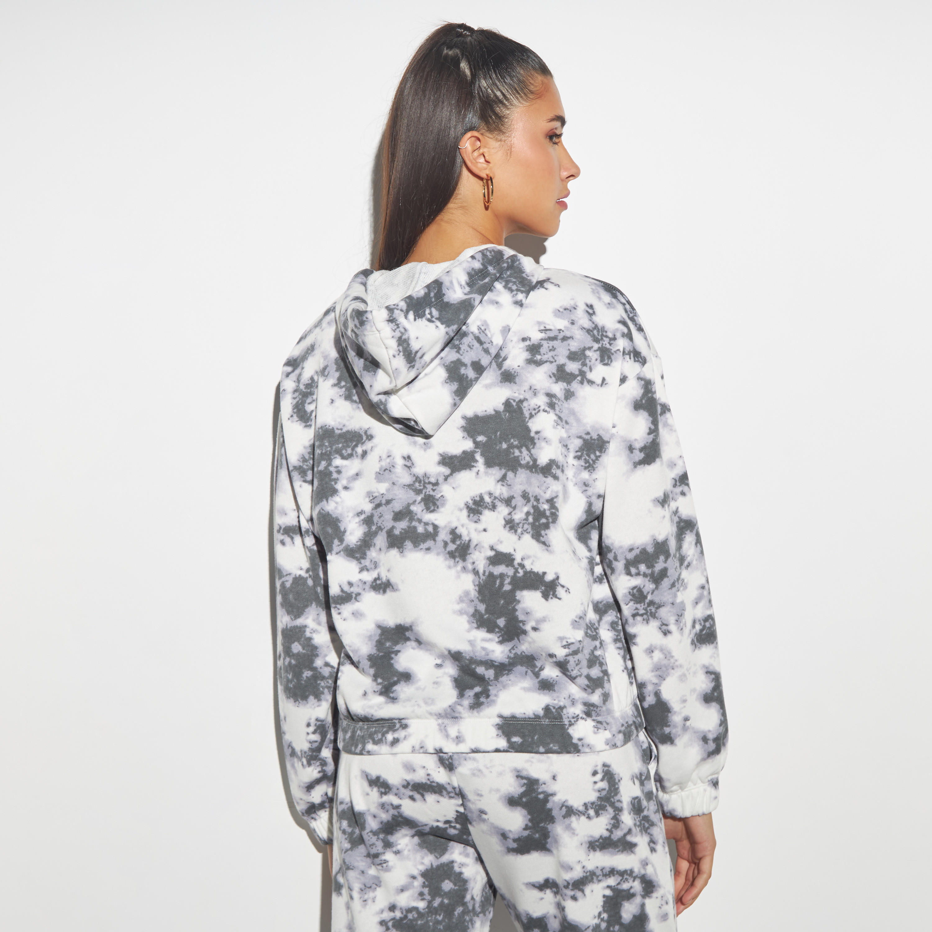 هودي بأكمام طويلة وطبعات غارفيلد-women-winterwear-hoodiesandsweatshirts-hoodies-image-3