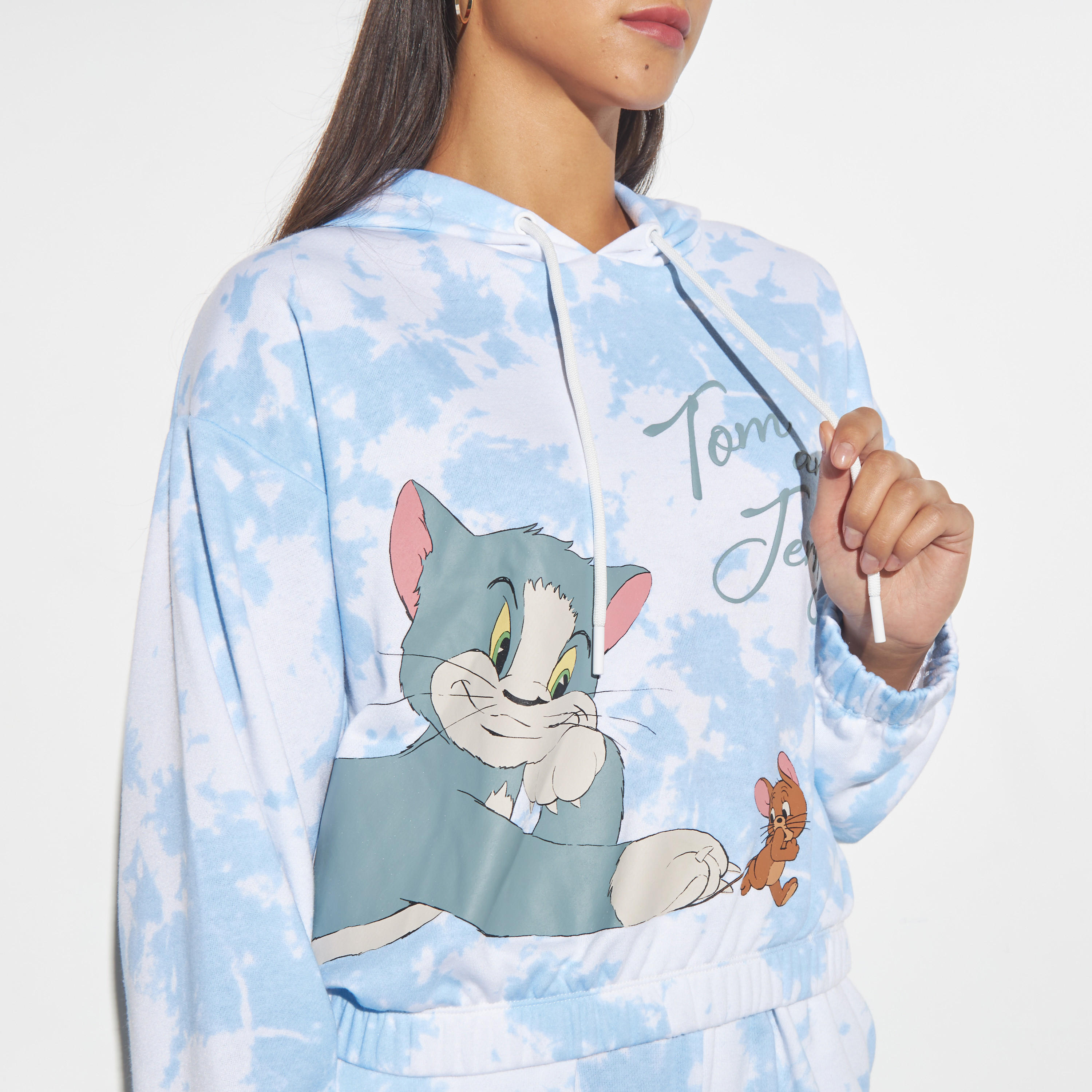 هودي بأكمام طويلة وطبعات توم أند جيري-women-winterwear-hoodiesandsweatshirts-hoodies-image-3