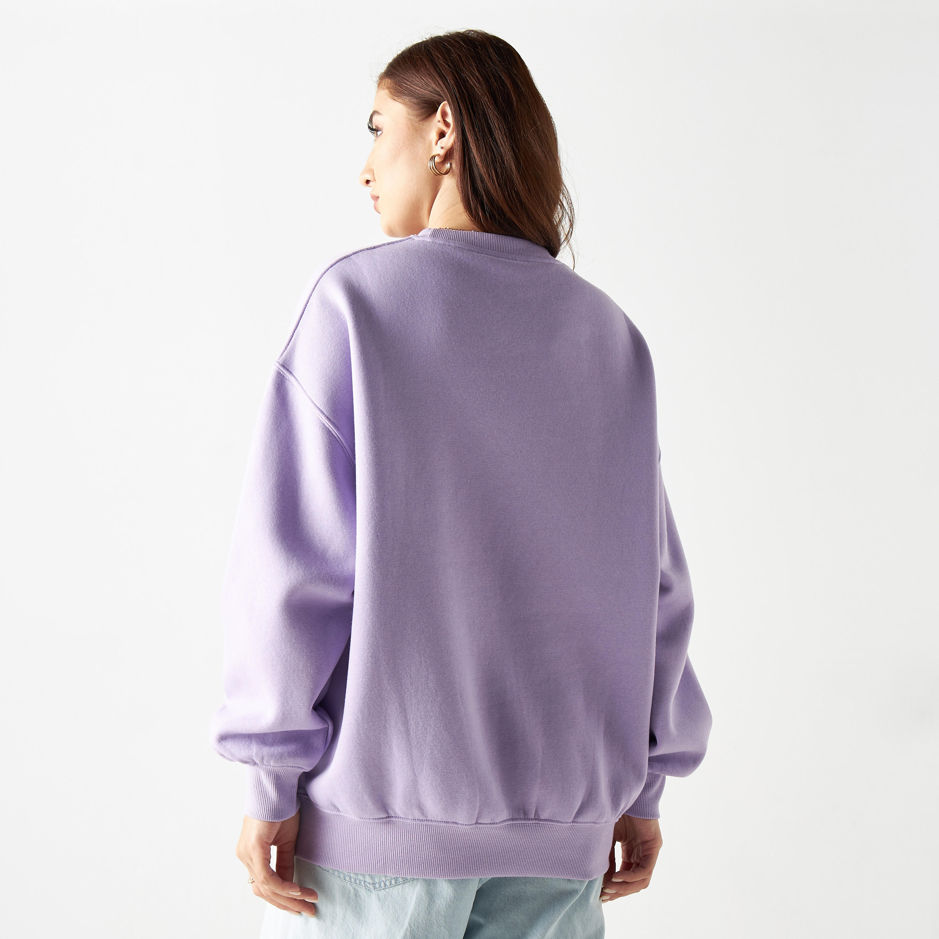 سويت شيرت بياقة ضيقة وأكمام طويلة وطبعات بينوتس-women-winterwear-hoodiesandsweatshirts-sweatshirts-image-3