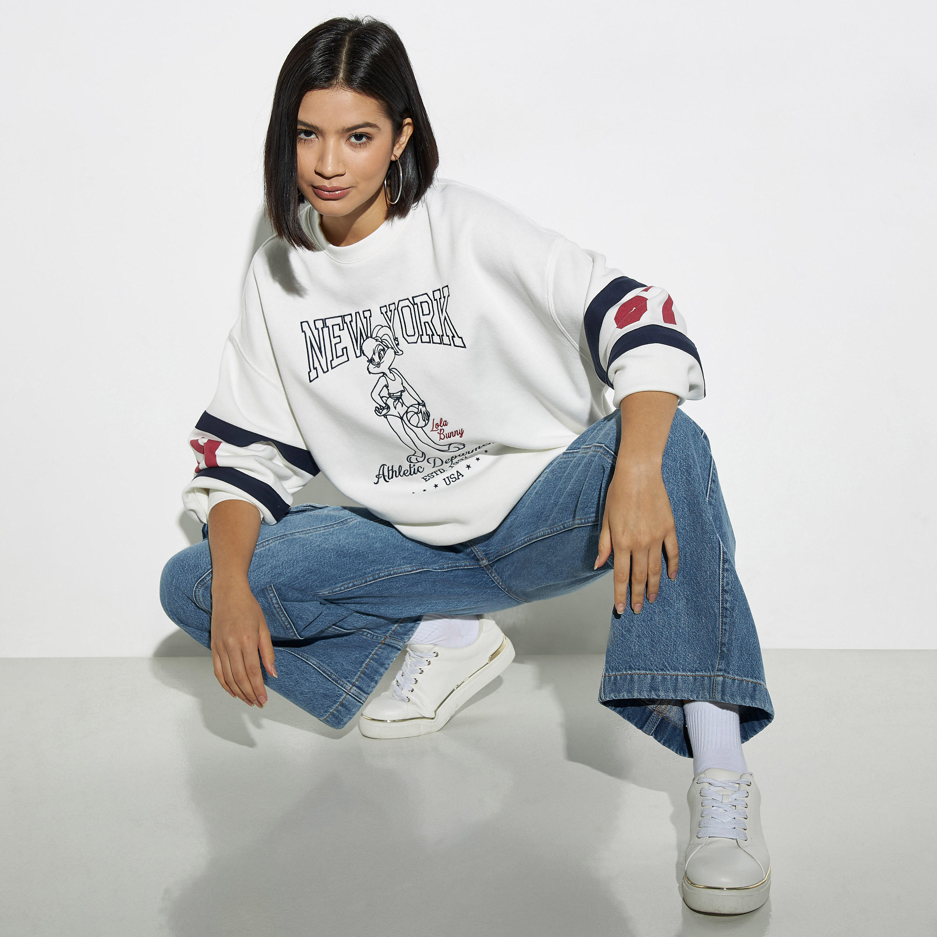 Lola Bunny Embroidered Sweatshirt-women-winterwear-hoodiesandsweatshirts-sweatshirts-image-2