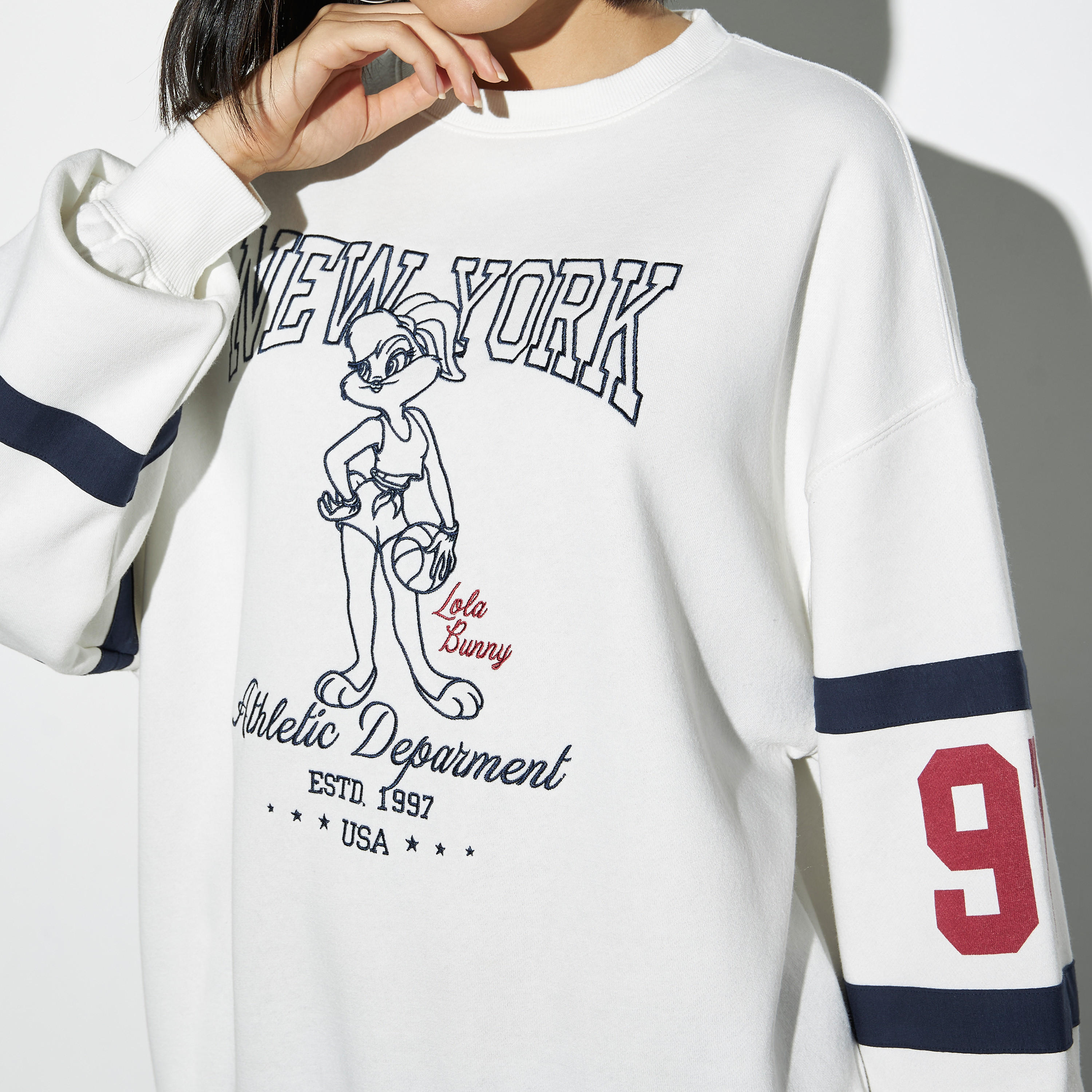 Lola Bunny Embroidered Sweatshirt-women-winterwear-hoodiesandsweatshirts-sweatshirts-image-4