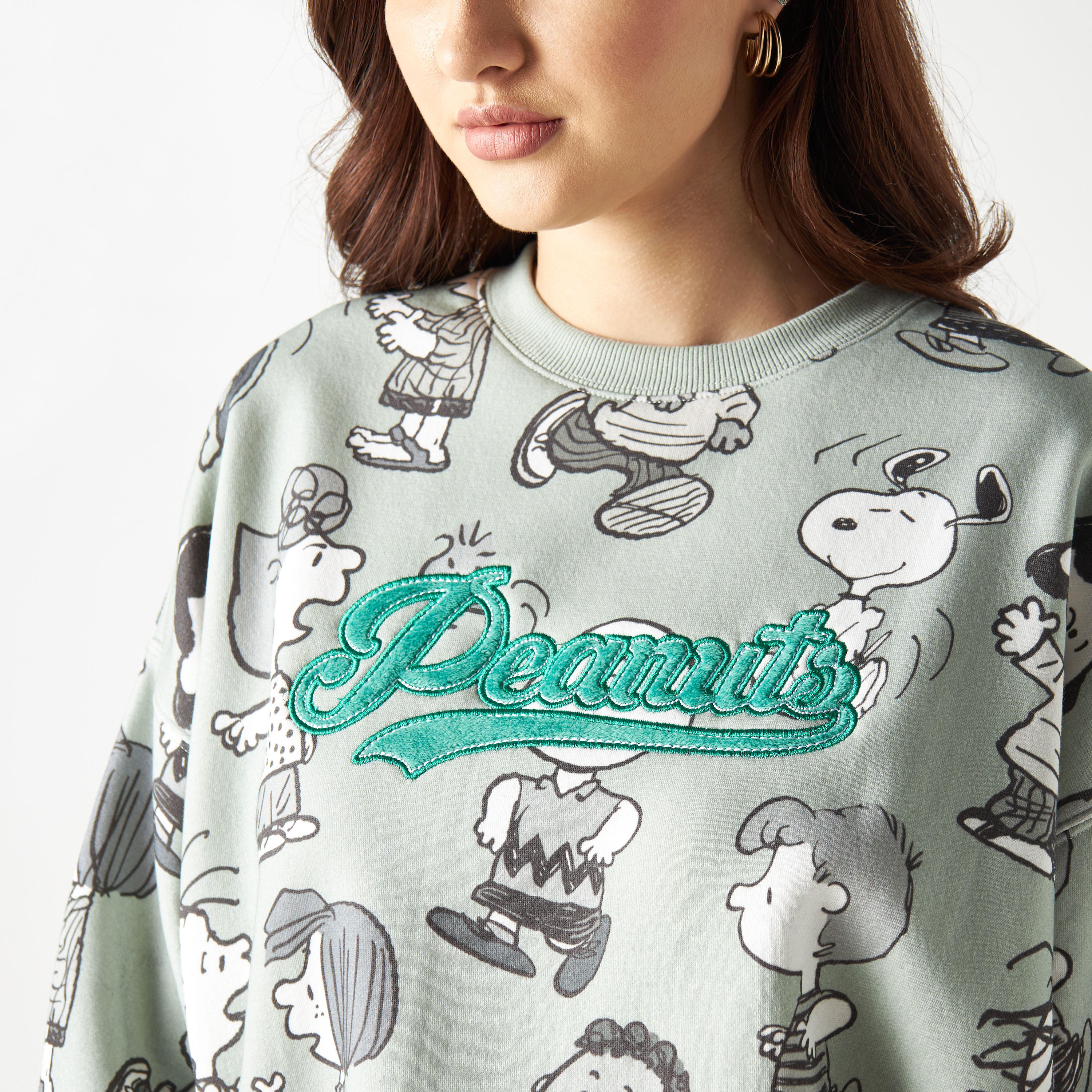 Peanuts Print Crew Neck Sweatshirt with Drop Shoulder Sleeves-women-winterwear-hoodiesandsweatshirts-sweatshirts-image-4