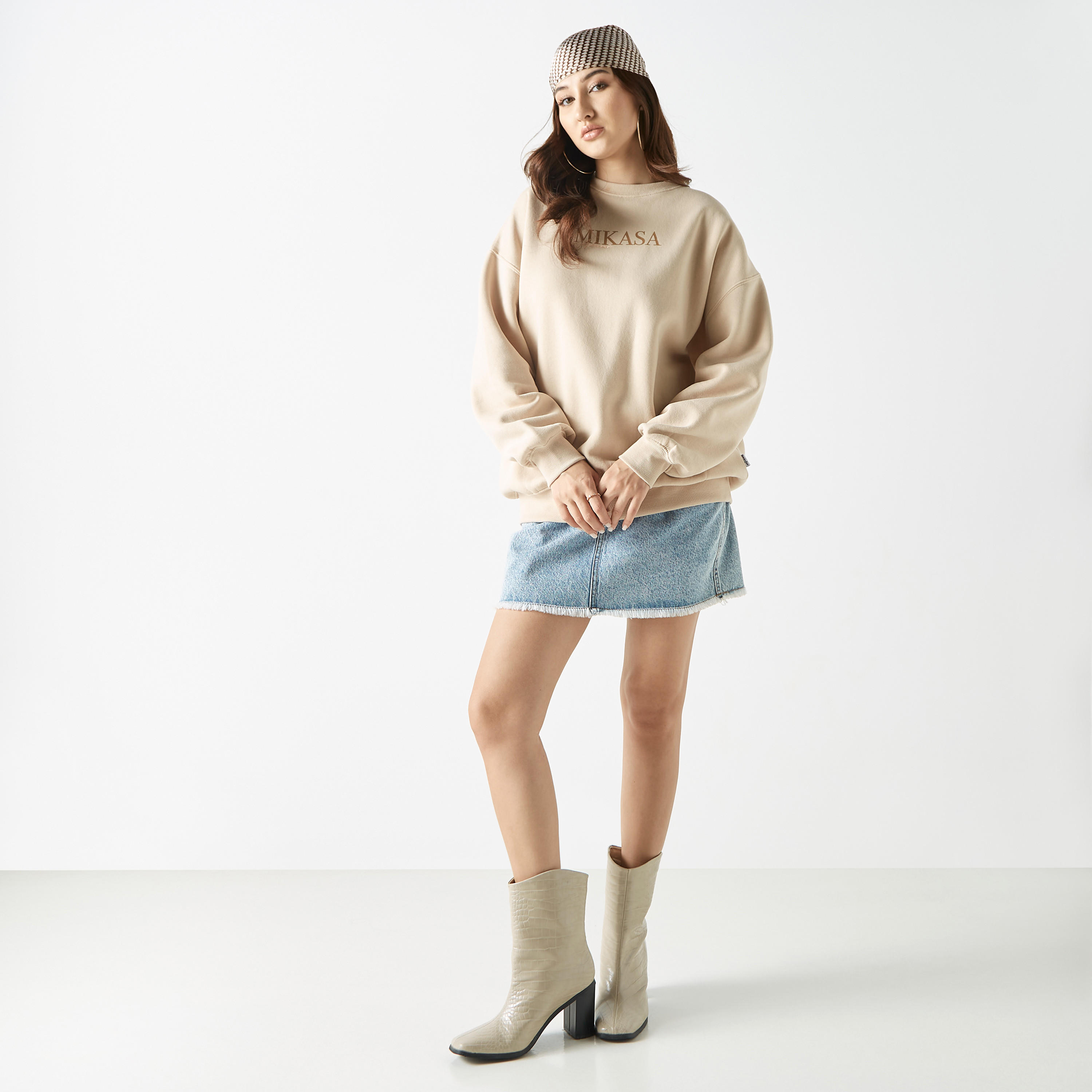Mikasa Print Oversized Sweatshirt with Crew Neck and Drop Shoulder Sleeves-women-winterwear-hoodiesandsweatshirts-sweatshirts-image-2