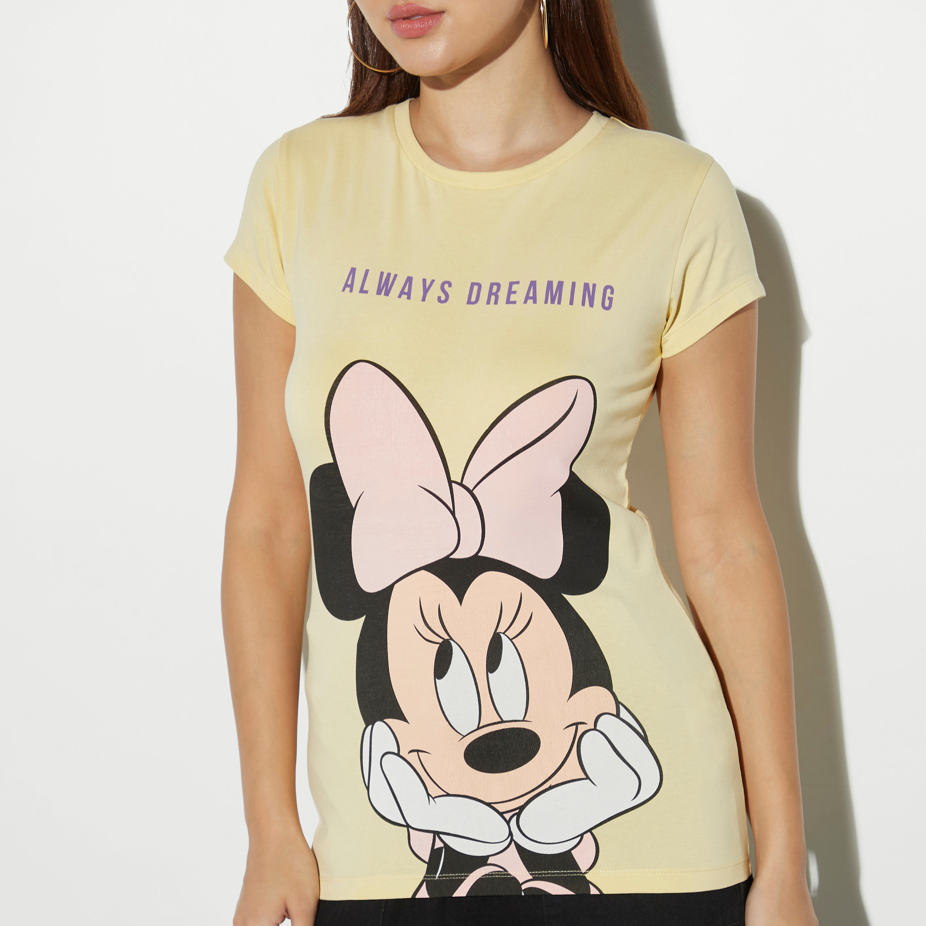 تيشيرت بياقة ضيّقة وأكمام كاب وطبعات ميني ماوس-women-clothing-tshirts-image-4