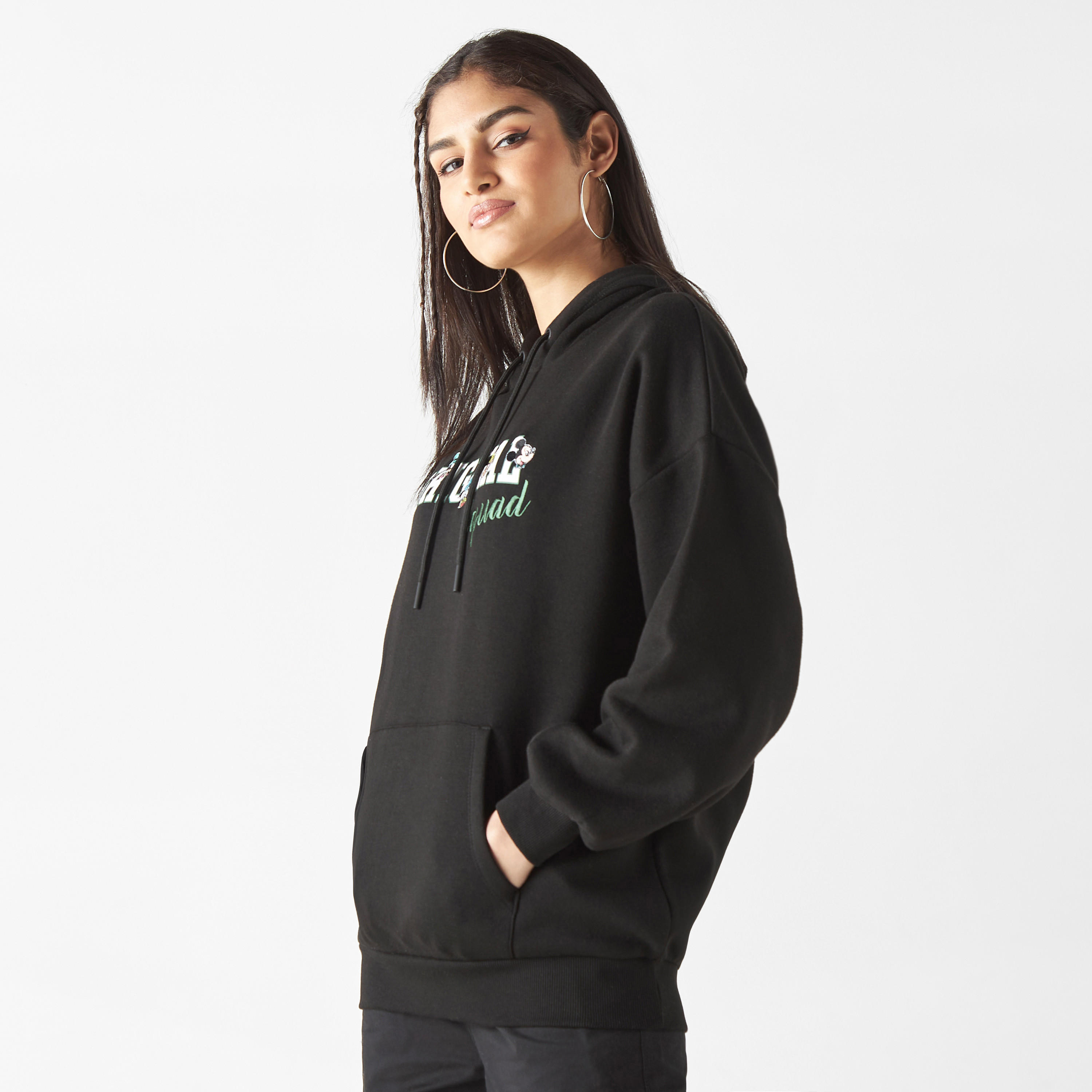 هودي بجيب كنغر وتطريز ميكي ماوس والأصدقاء-women-winterwear-hoodiesandsweatshirts-hoodies-image-1