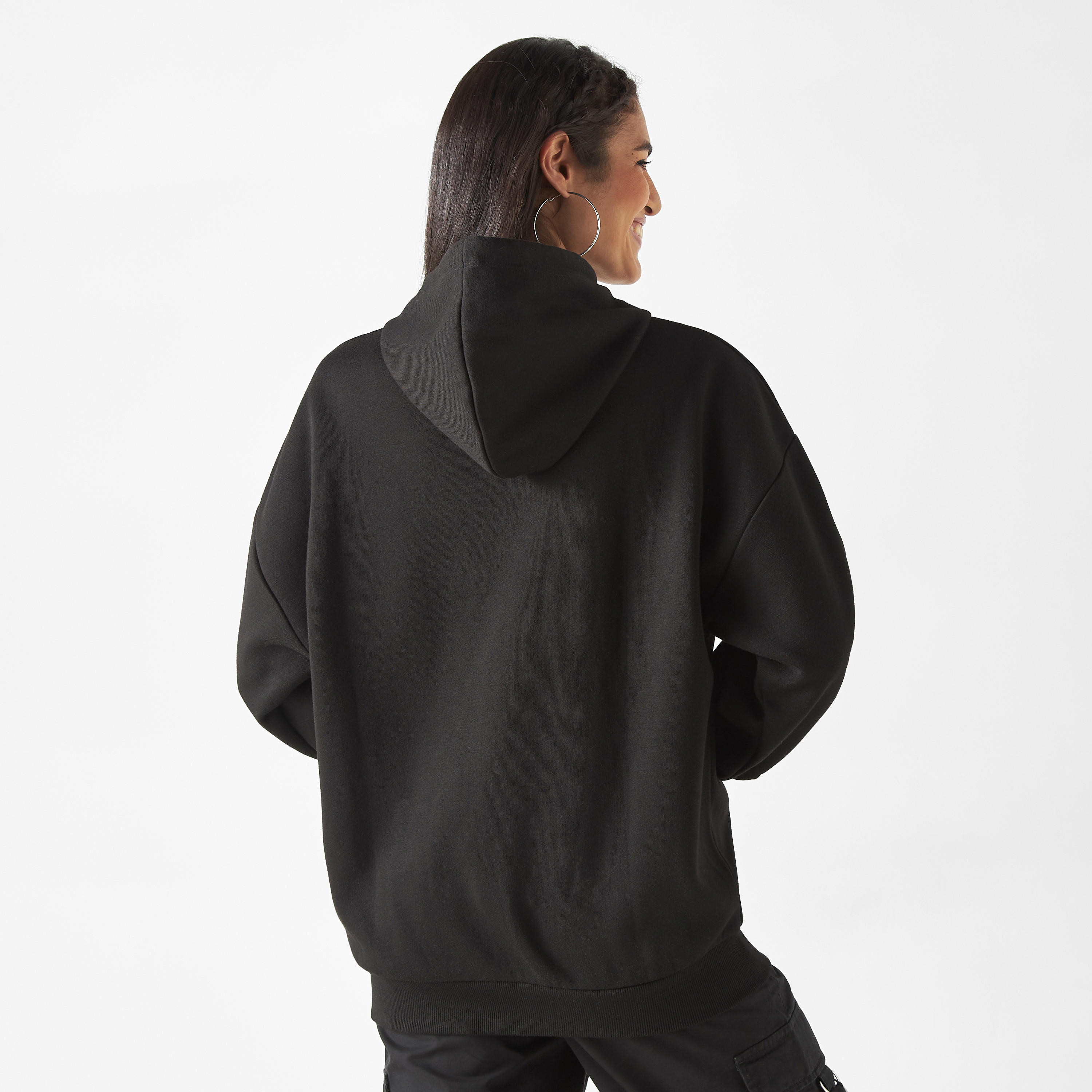 هودي بجيب كنغر وتطريز ميكي ماوس والأصدقاء-women-winterwear-hoodiesandsweatshirts-hoodies-image-3