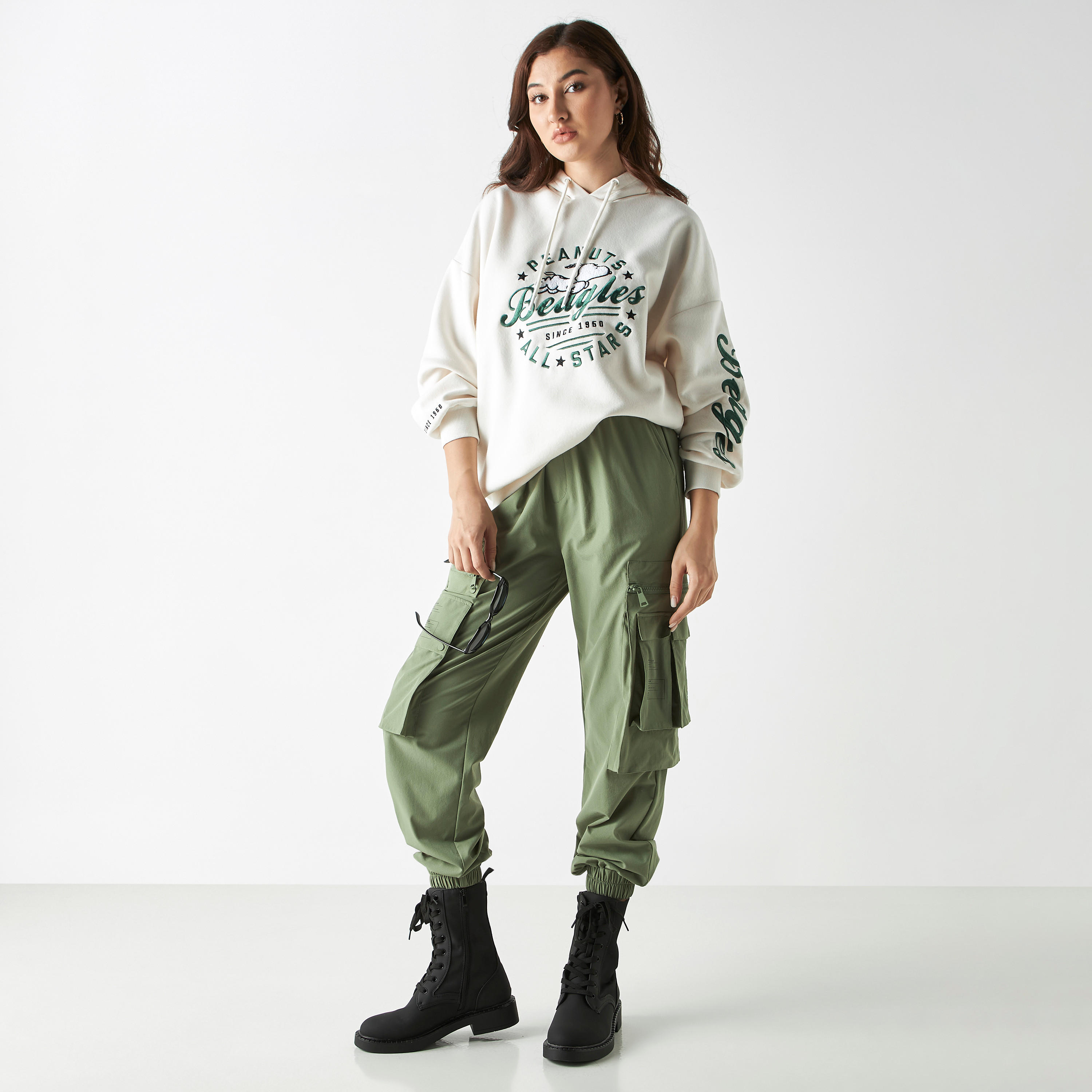 هودي بأكمام طويلة وتطريز بينوتس-women-winterwear-hoodiesandsweatshirts-hoodies-image-2