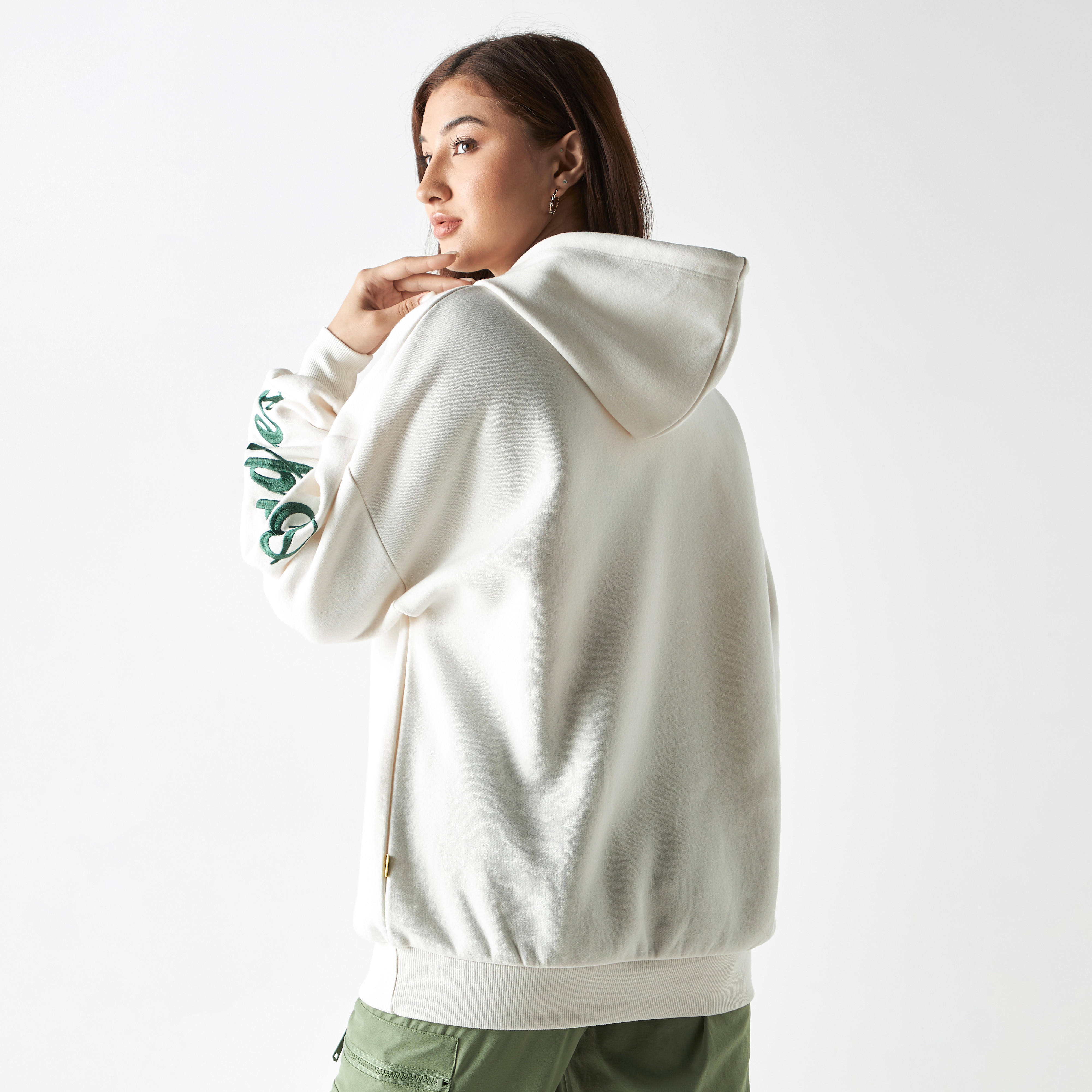 هودي بأكمام طويلة وتطريز بينوتس-women-winterwear-hoodiesandsweatshirts-hoodies-image-3