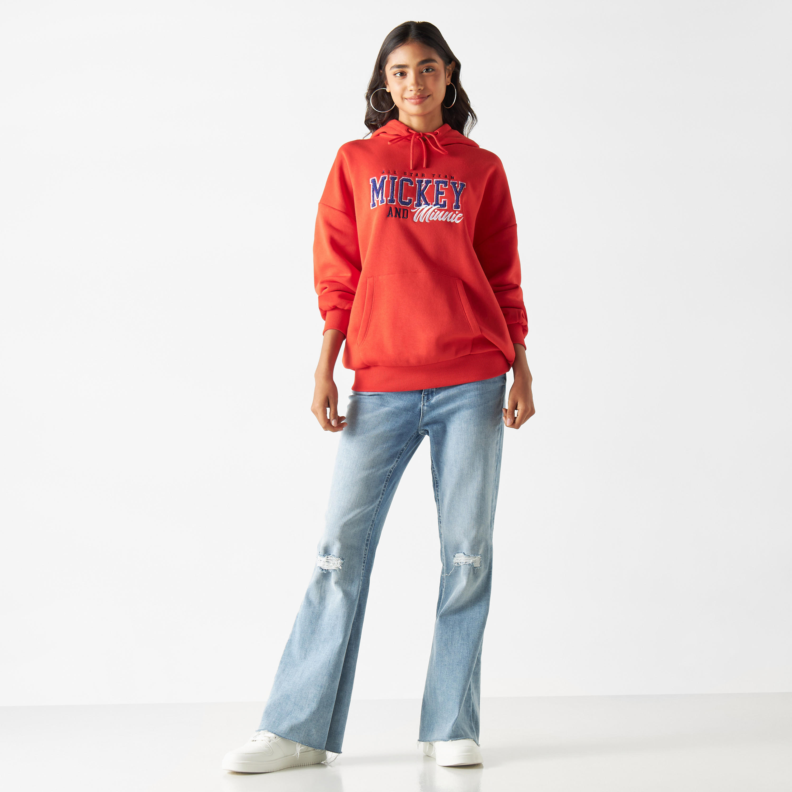 سويت شيرت مطرّز بجيب كنغر وقبعة وتطريز ميني وميكي ماوس-women-winterwear-hoodiesandsweatshirts-hoodies-image-2