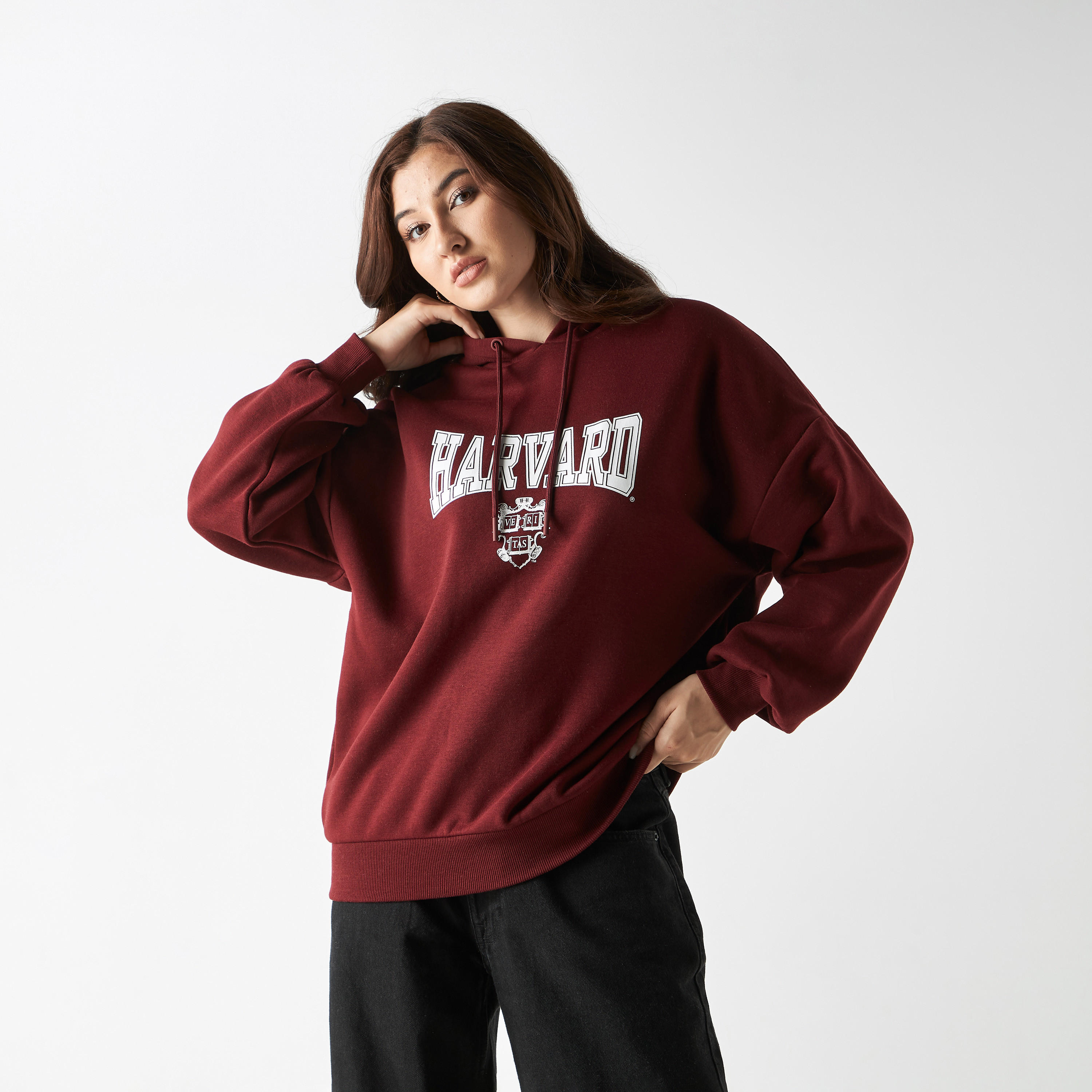 هودي بأكمام بأكتاف منسدلة وطبعات هارفارد-women-winterwear-hoodiesandsweatshirts-hoodies-image-1