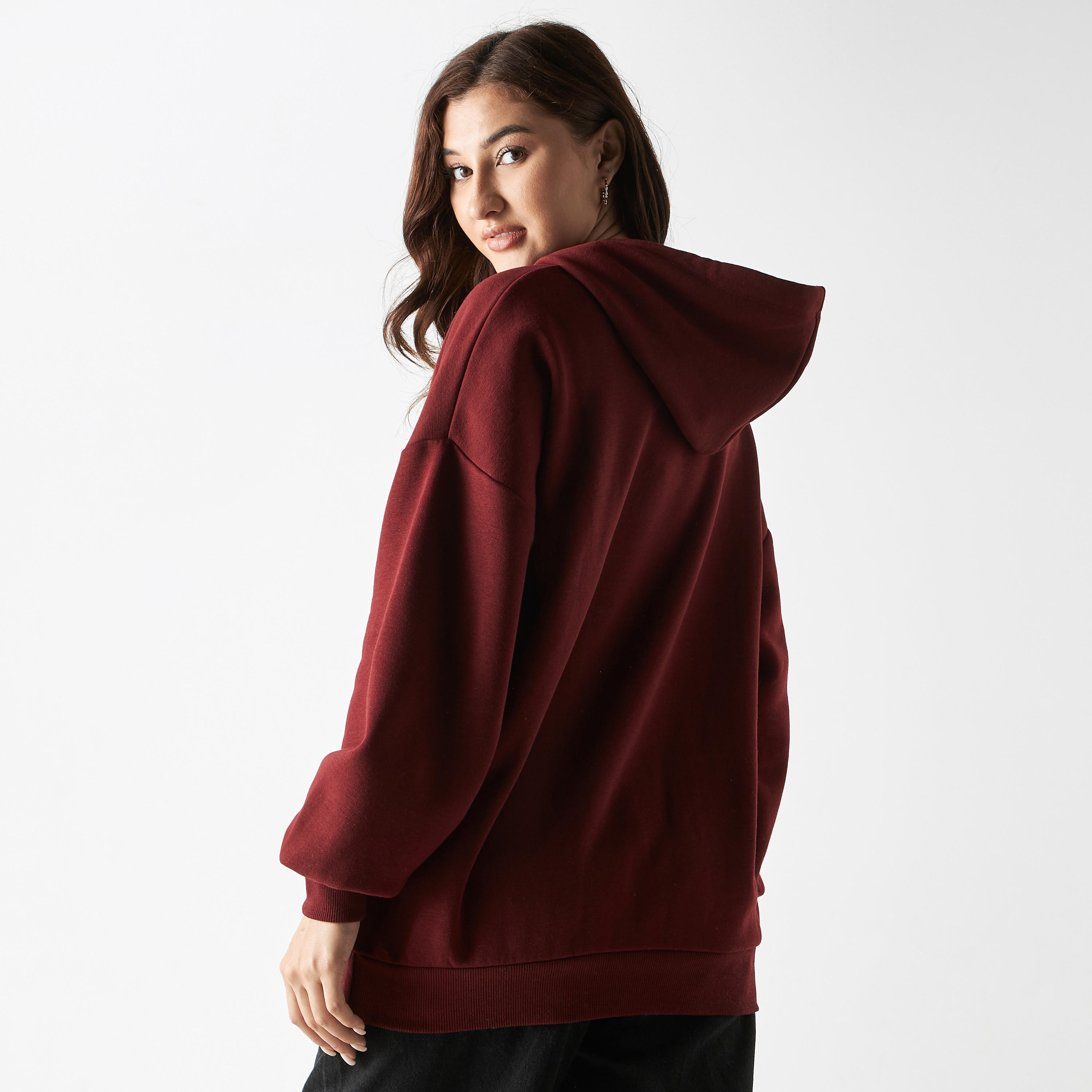 هودي بأكمام بأكتاف منسدلة وطبعات هارفارد-women-winterwear-hoodiesandsweatshirts-hoodies-image-3