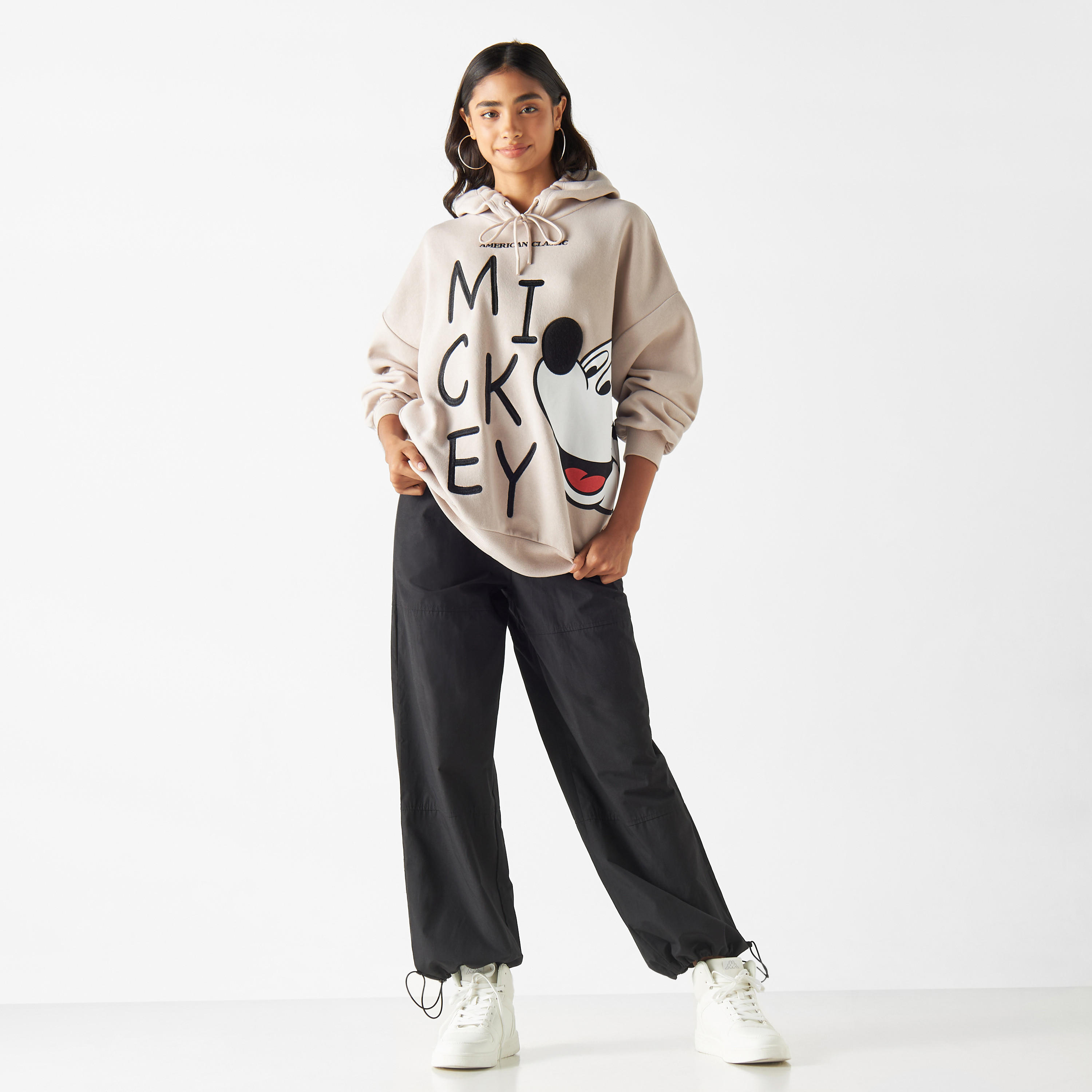 سويت شيرت بقبعة وتطريز ميكي ماوس وأكمام بأكتاف منسدلة-women-winterwear-hoodiesandsweatshirts-hoodies-image-2