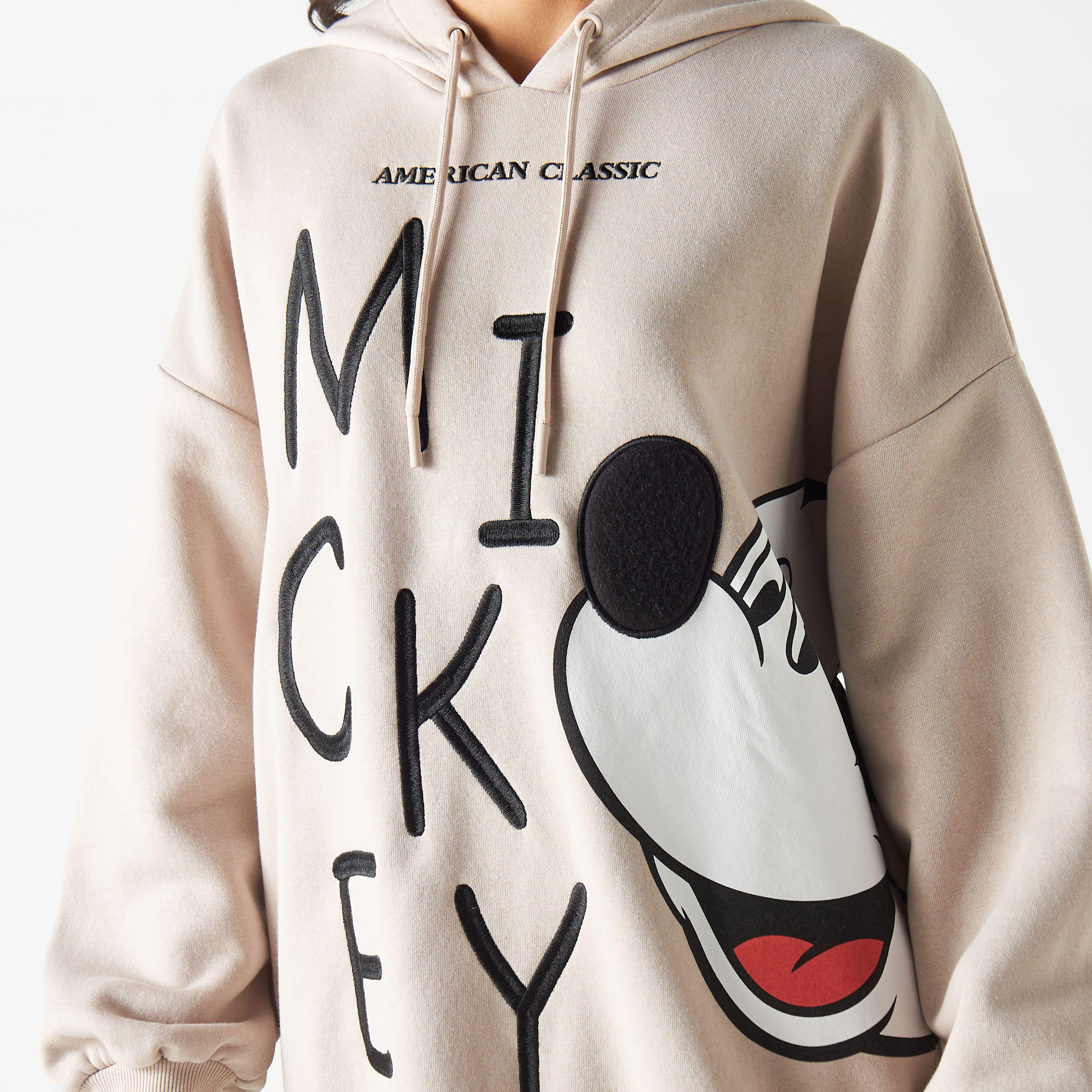 سويت شيرت بقبعة وتطريز ميكي ماوس وأكمام بأكتاف منسدلة-women-winterwear-hoodiesandsweatshirts-hoodies-image-4