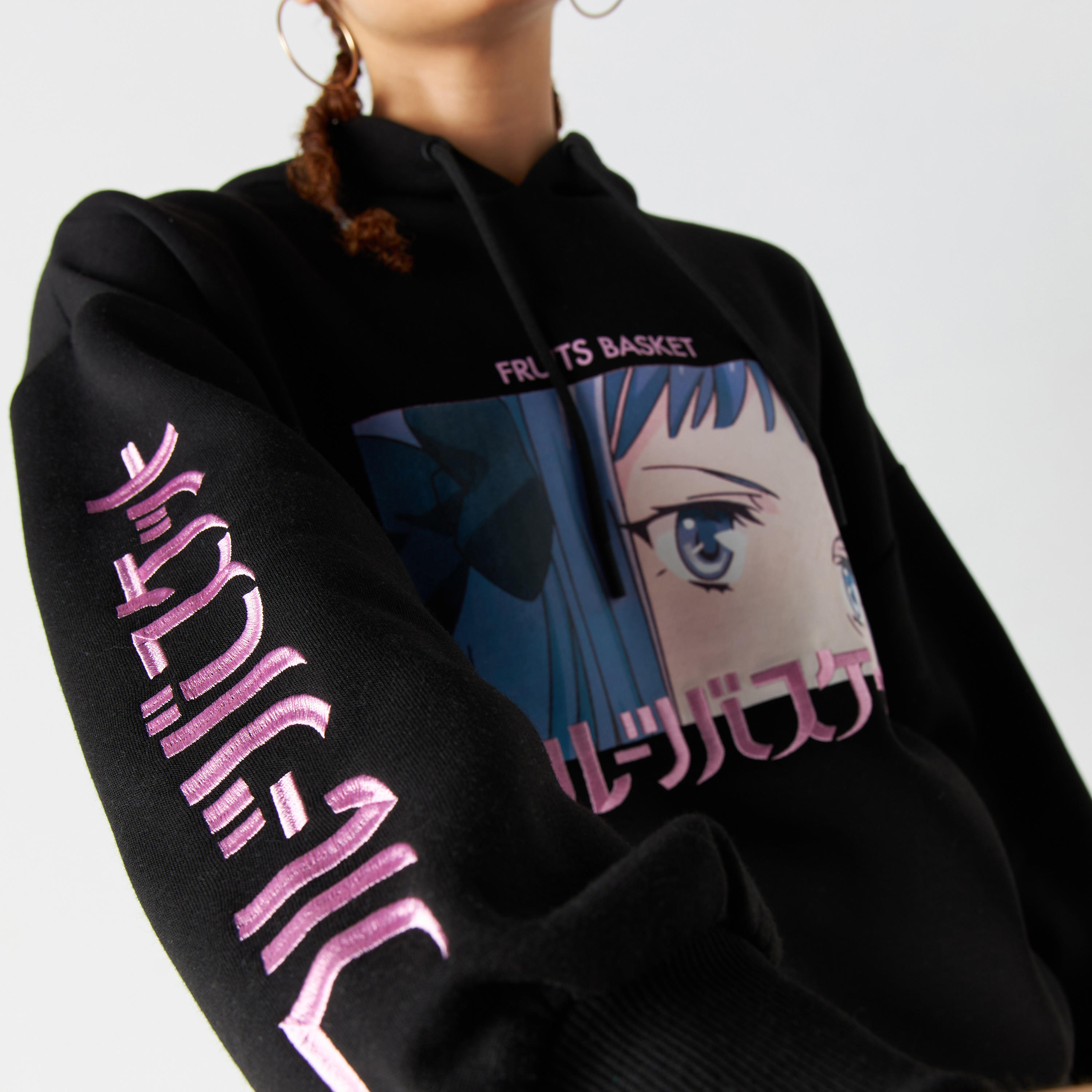 هودي بأكمام بأكتاف منسدلة وتطريز سلّة فواكه-women-winterwear-hoodiesandsweatshirts-hoodies-image-3
