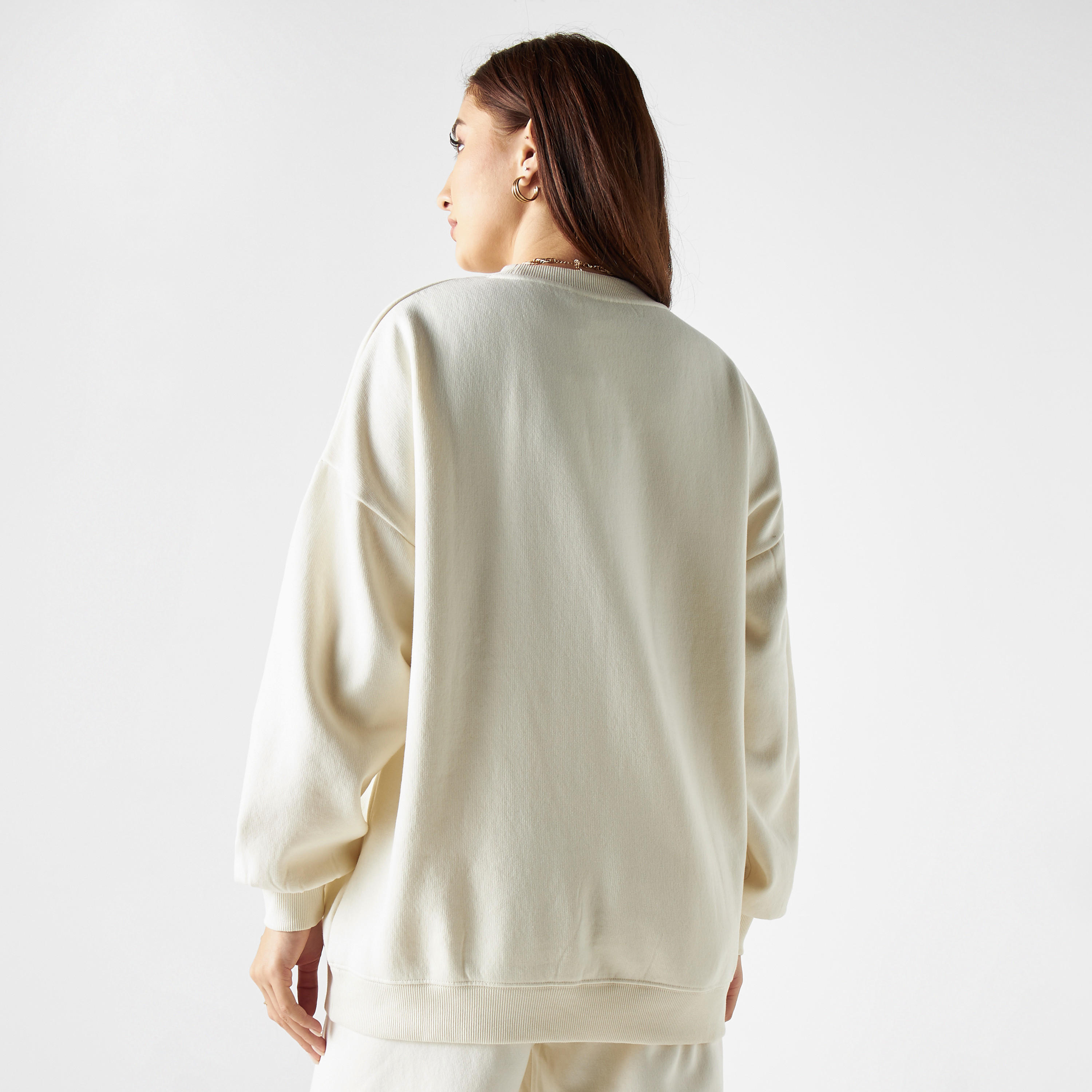 سويت شيرت فضفاض بياقة ضيقة وأكمام طويلة وطبعات غارفيلد-women-winterwear-hoodiesandsweatshirts-sweatshirts-image-3