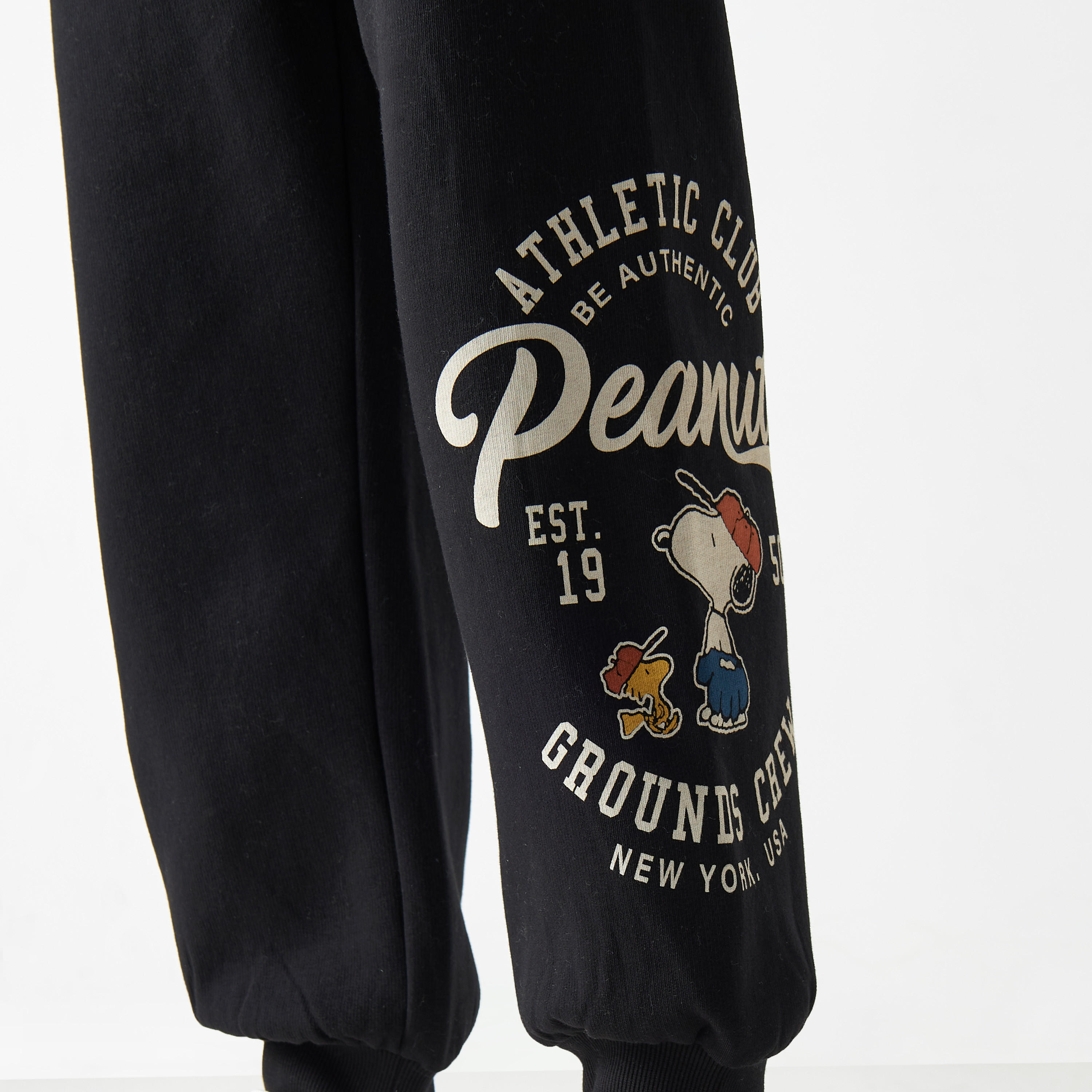 بنطلون رياضي بجيوب وخصر مطاطي وطبعات بينوتس-women-clothing-bottoms-joggers-image-1