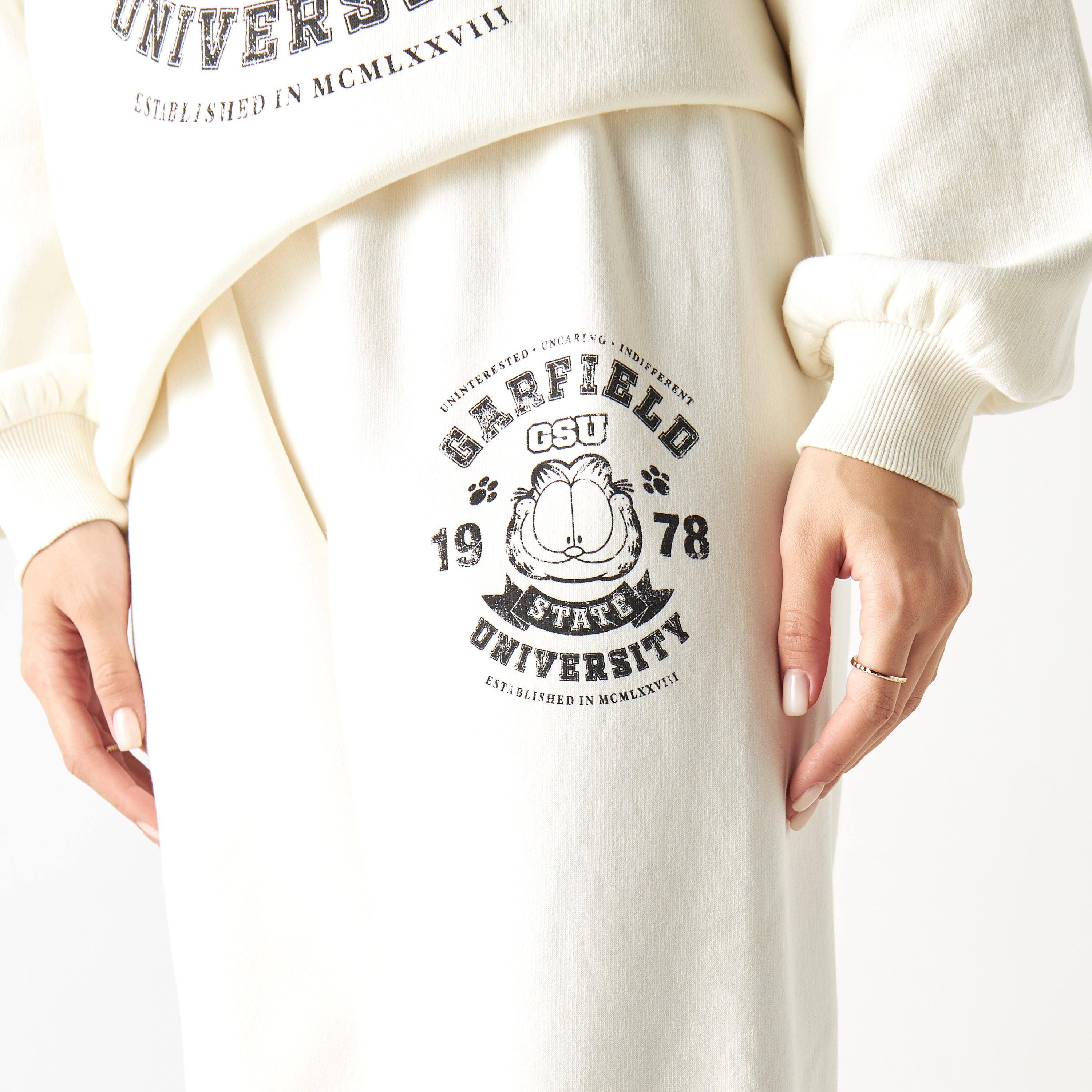 بنطلون رياضي بجيوب وخصر مطاطي وطبعات غارفيلد-women-clothing-bottoms-joggers-image-4