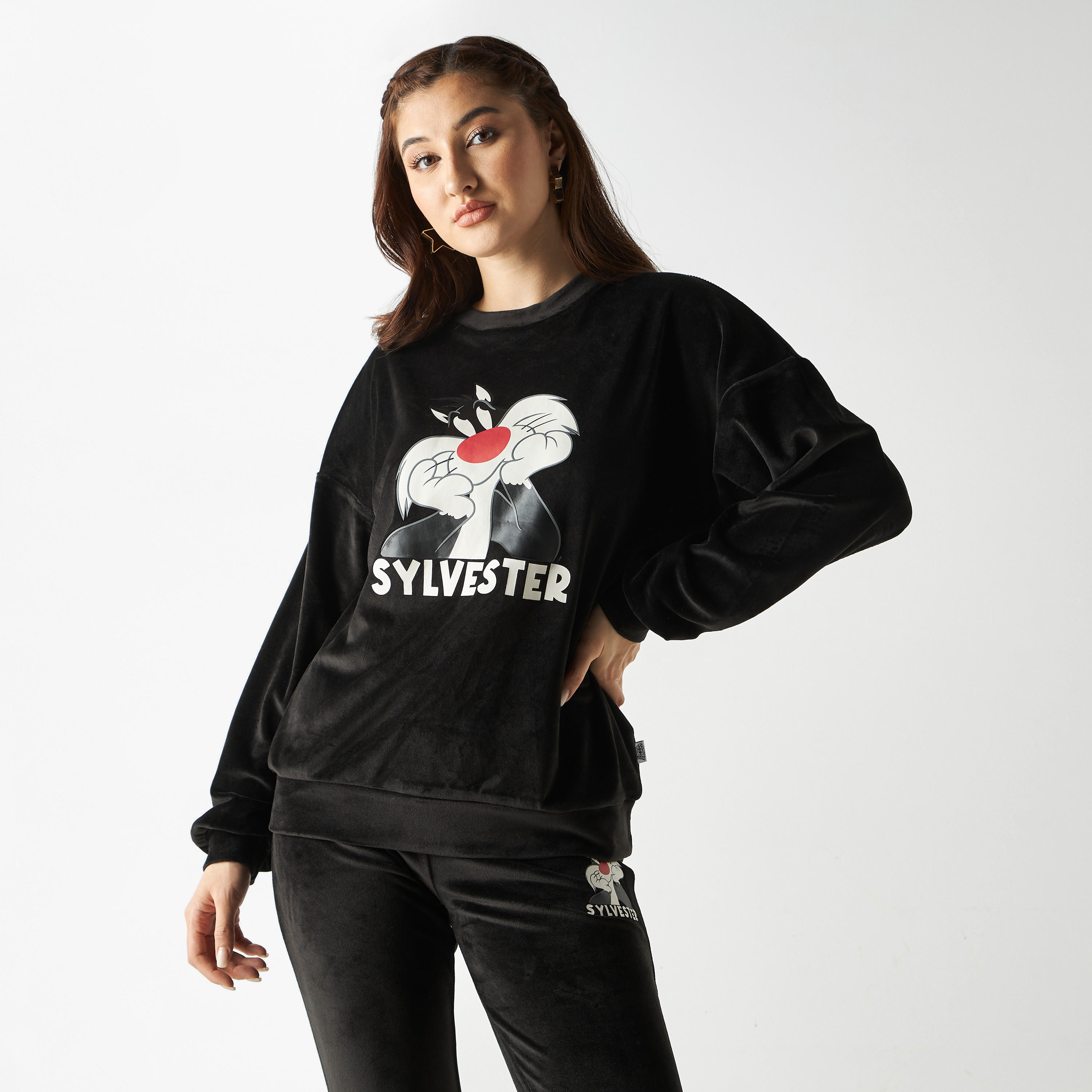 سويت شيرت قطيفة بياقة ضيقة وأكمام بأكتاف منسدلة وطبعات-women-winterwear-hoodiesandsweatshirts-sweatshirts-image-1