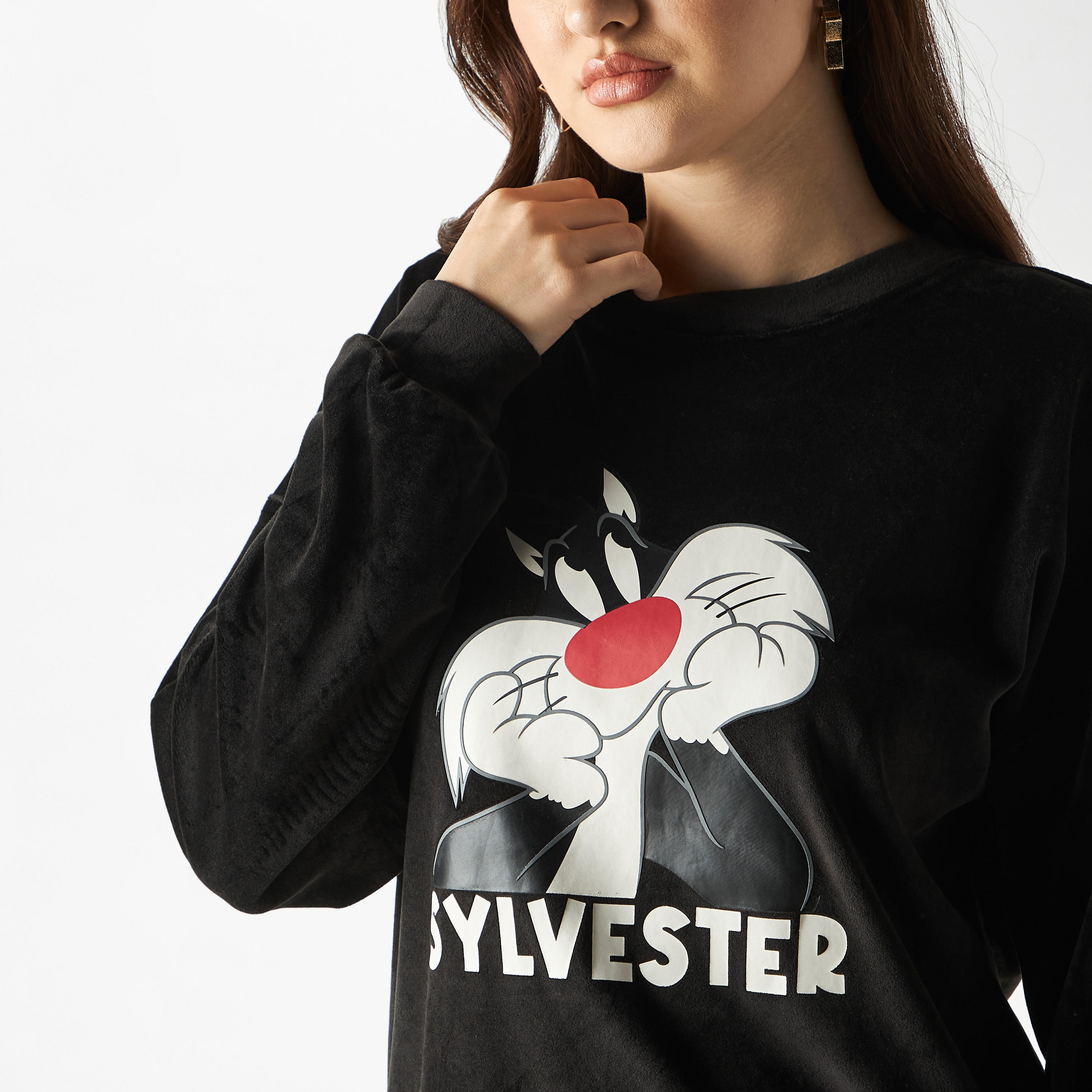 سويت شيرت قطيفة بياقة ضيقة وأكمام بأكتاف منسدلة وطبعات-women-winterwear-hoodiesandsweatshirts-sweatshirts-image-4