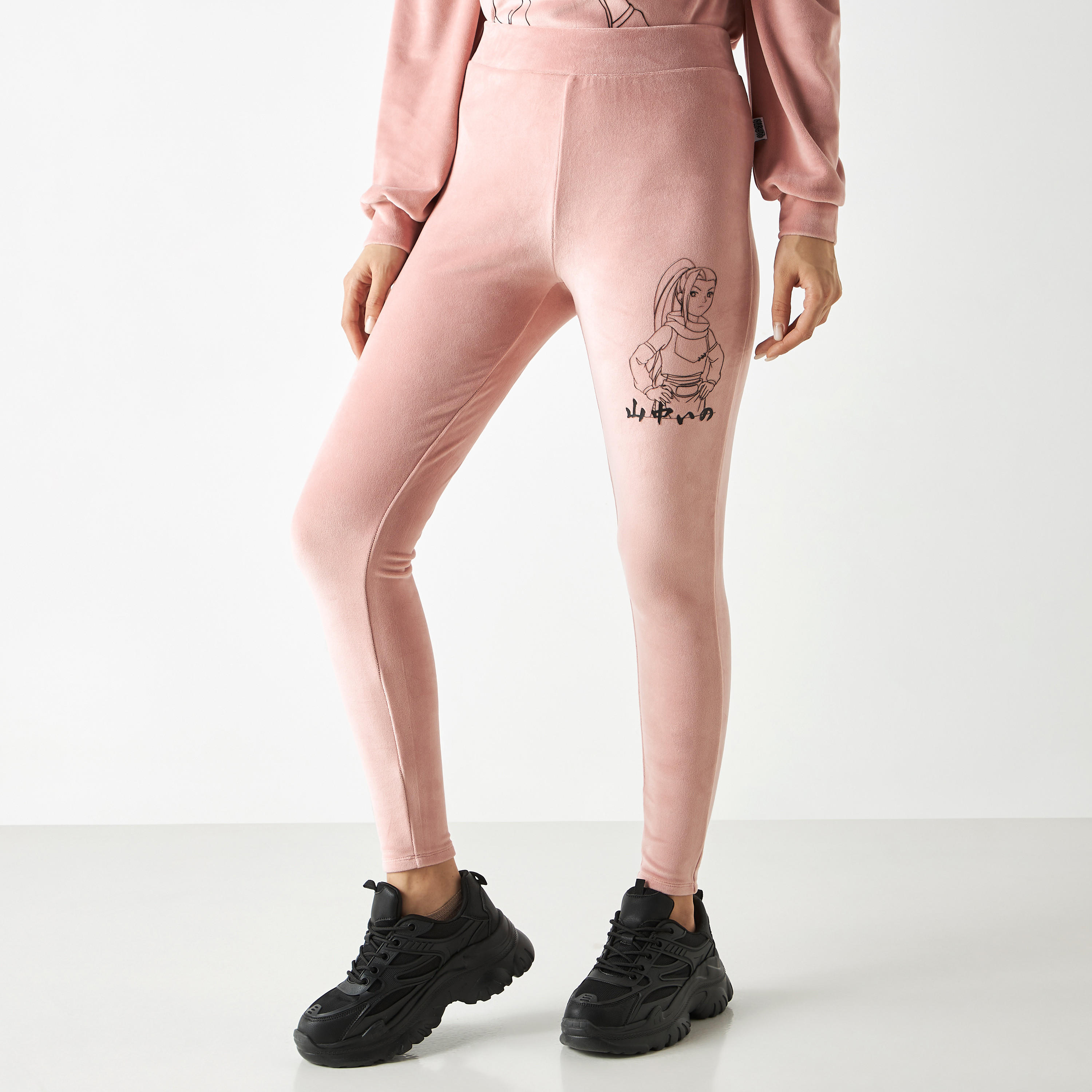 بنطلون رياضي قطيفة بخصر مطاطي وطبعات-women-clothing-bottoms-joggers-image-1