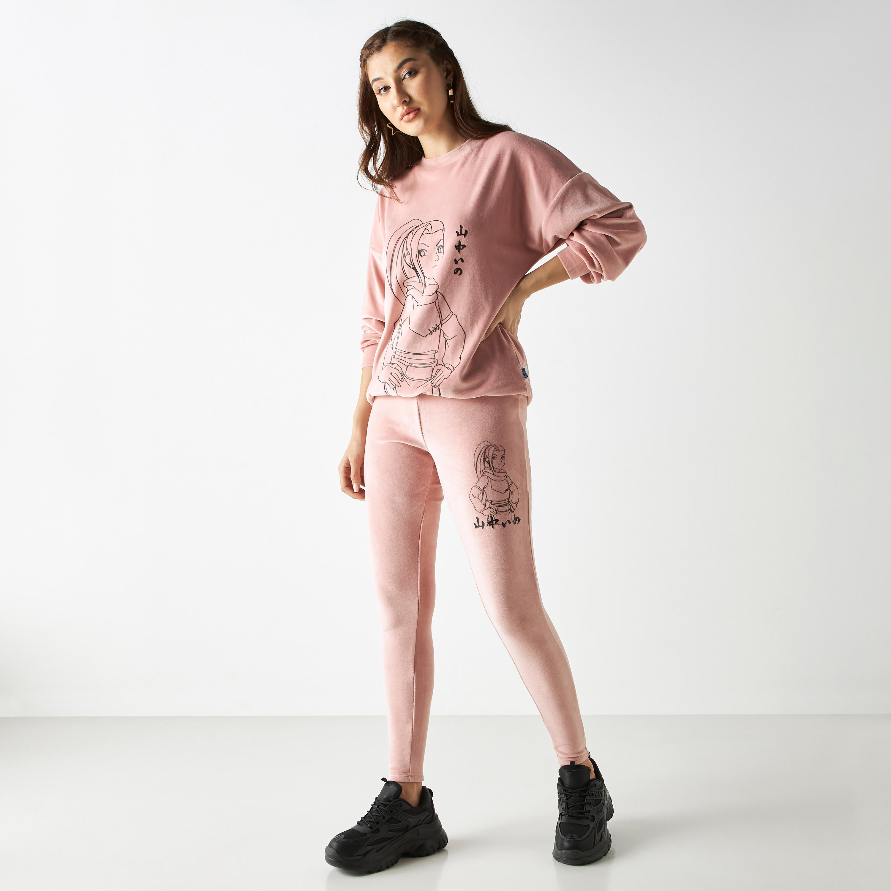 بنطلون رياضي قطيفة بخصر مطاطي وطبعات-women-clothing-bottoms-joggers-image-2