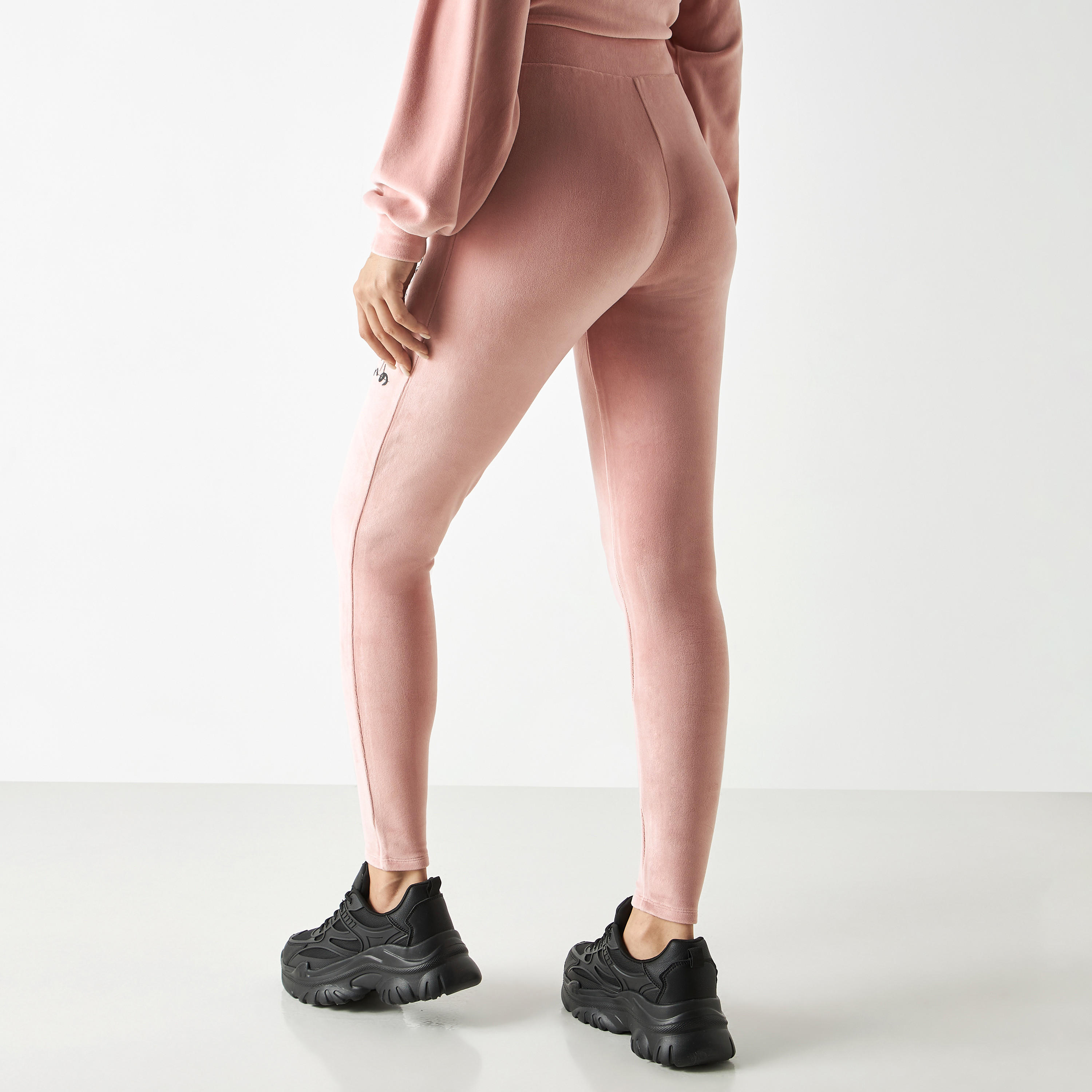 بنطلون رياضي قطيفة بخصر مطاطي وطبعات-women-clothing-bottoms-joggers-image-3