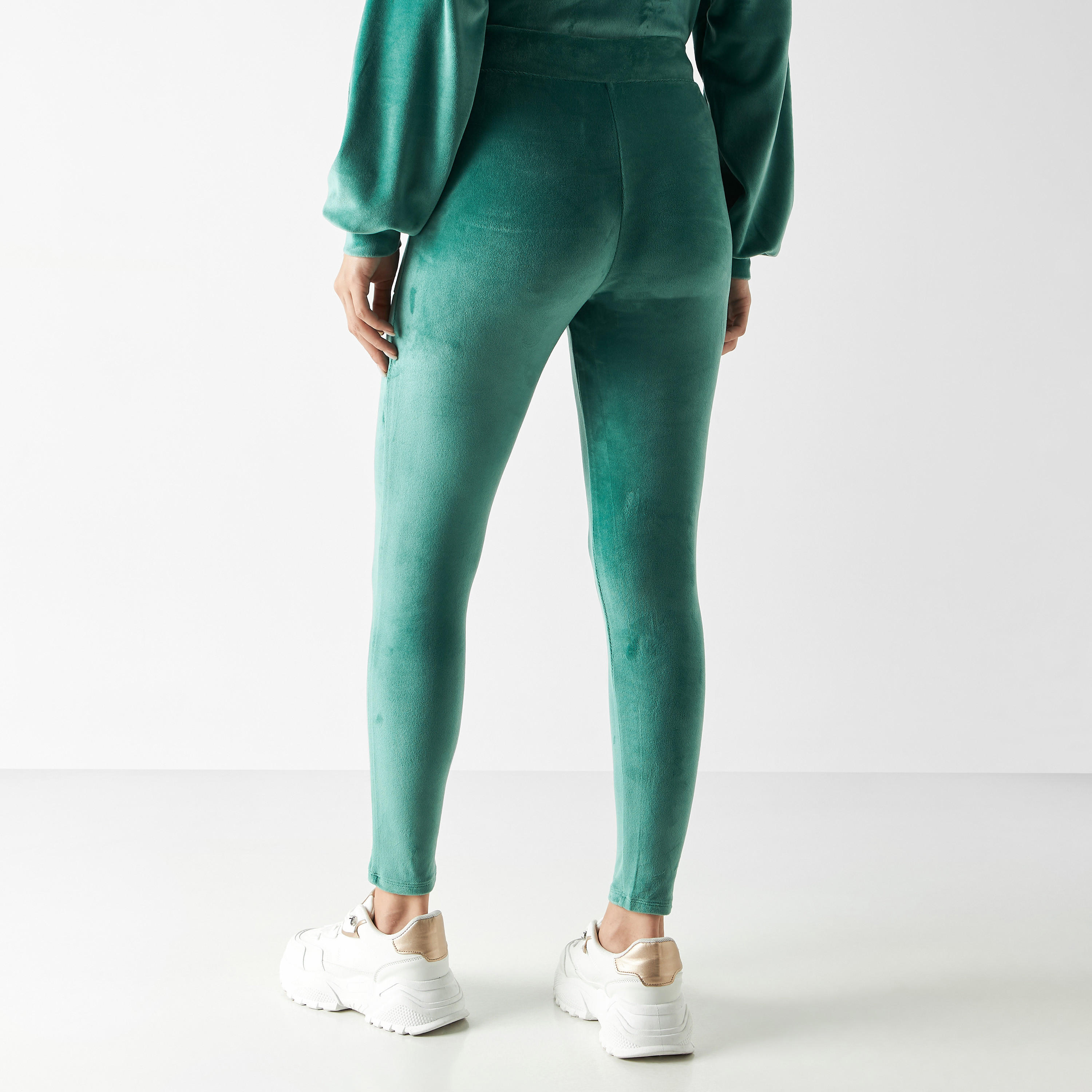 بنطلون رياضي قطيفة بخصر مطاطي وتطريز ميني ماوس-women-clothing-bottoms-joggers-image-3