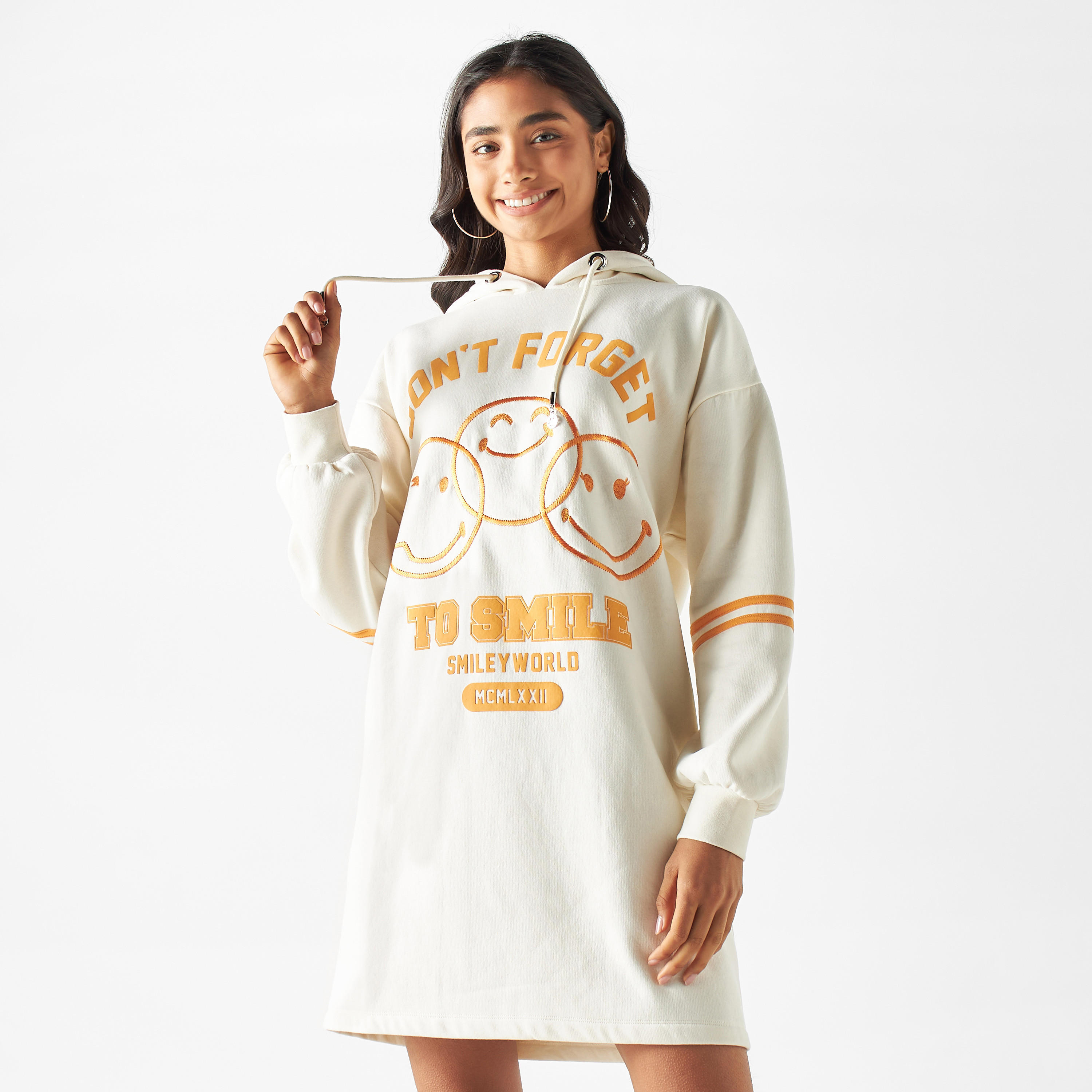 فستان كنزة بقبّعة وأكمام طويلة وطبعات-women-winterwear-hoodiesandsweatshirts-hoodies-image-1