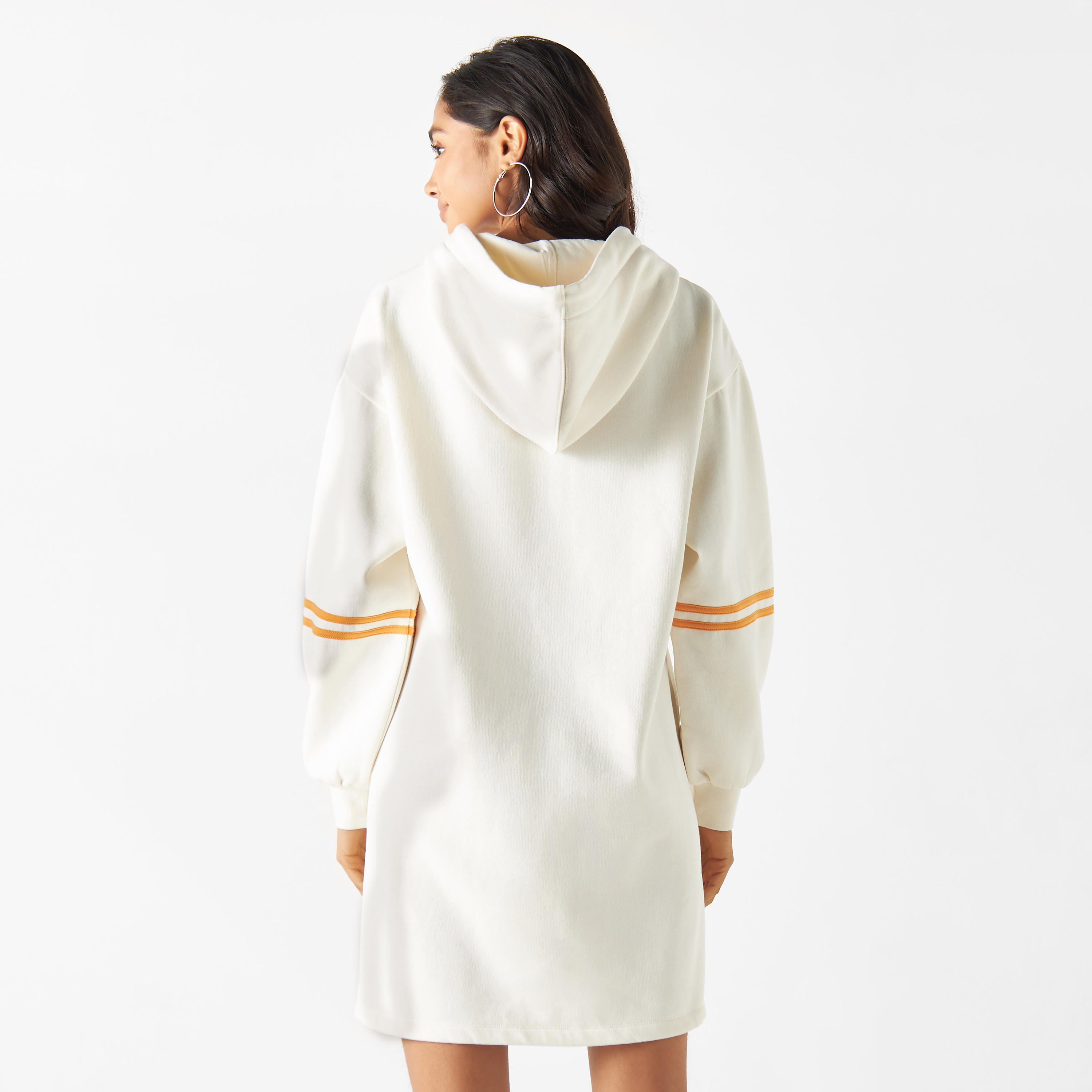 فستان كنزة بقبّعة وأكمام طويلة وطبعات-women-winterwear-hoodiesandsweatshirts-hoodies-image-3