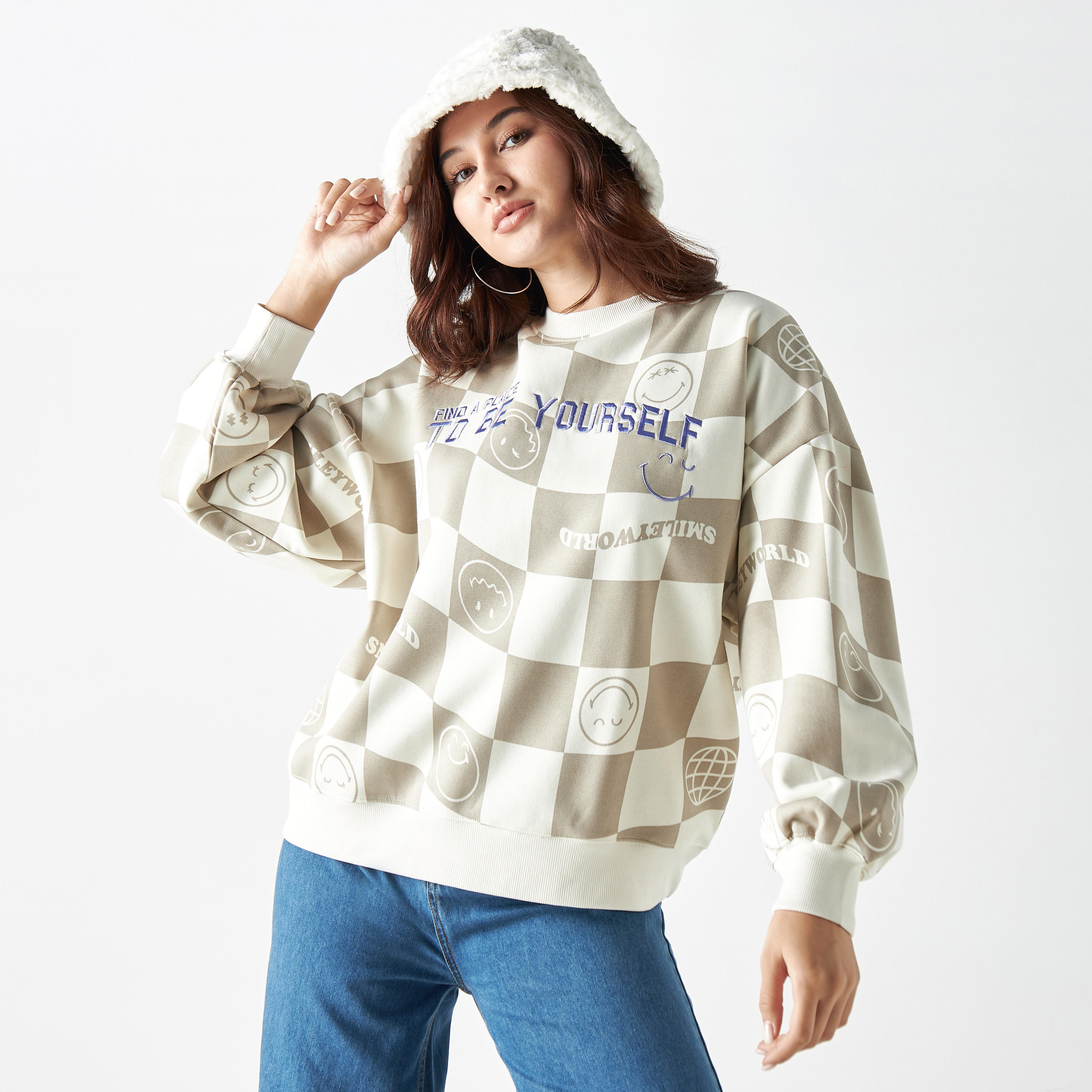 سويت شيرت مطرّز مقاس واسع كاروهات-women-winterwear-hoodiesandsweatshirts-sweatshirts-image-5