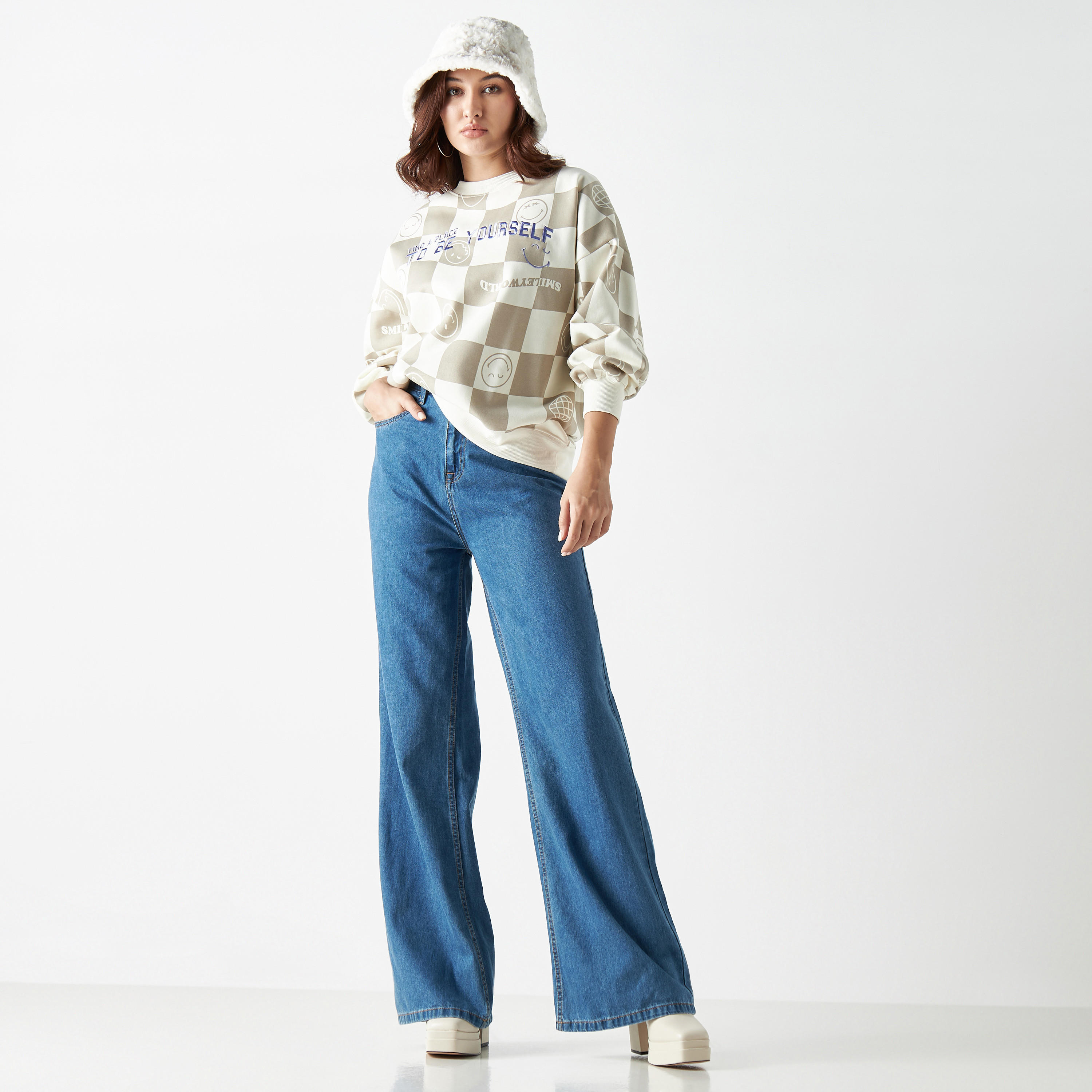سويت شيرت مطرّز مقاس واسع كاروهات-women-winterwear-hoodiesandsweatshirts-sweatshirts-image-4