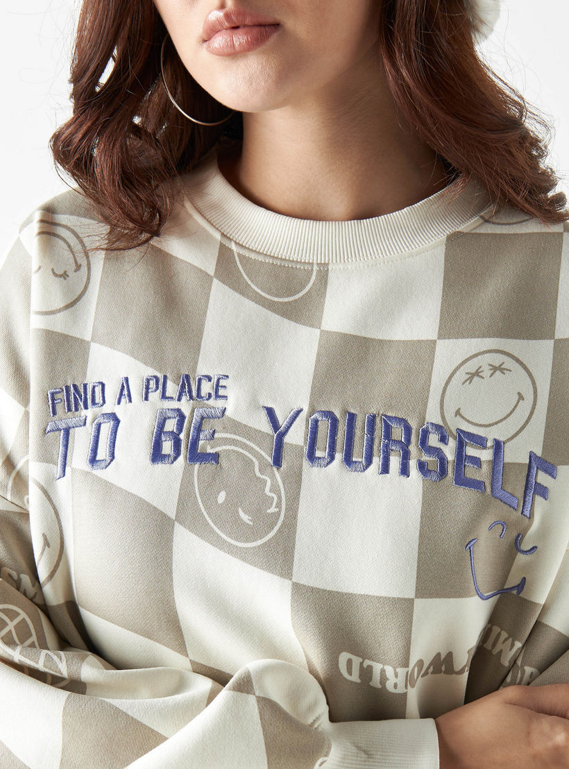 سويت شيرت مطرّز مقاس واسع كاروهات-women-winterwear-hoodiesandsweatshirts-sweatshirts-image-2