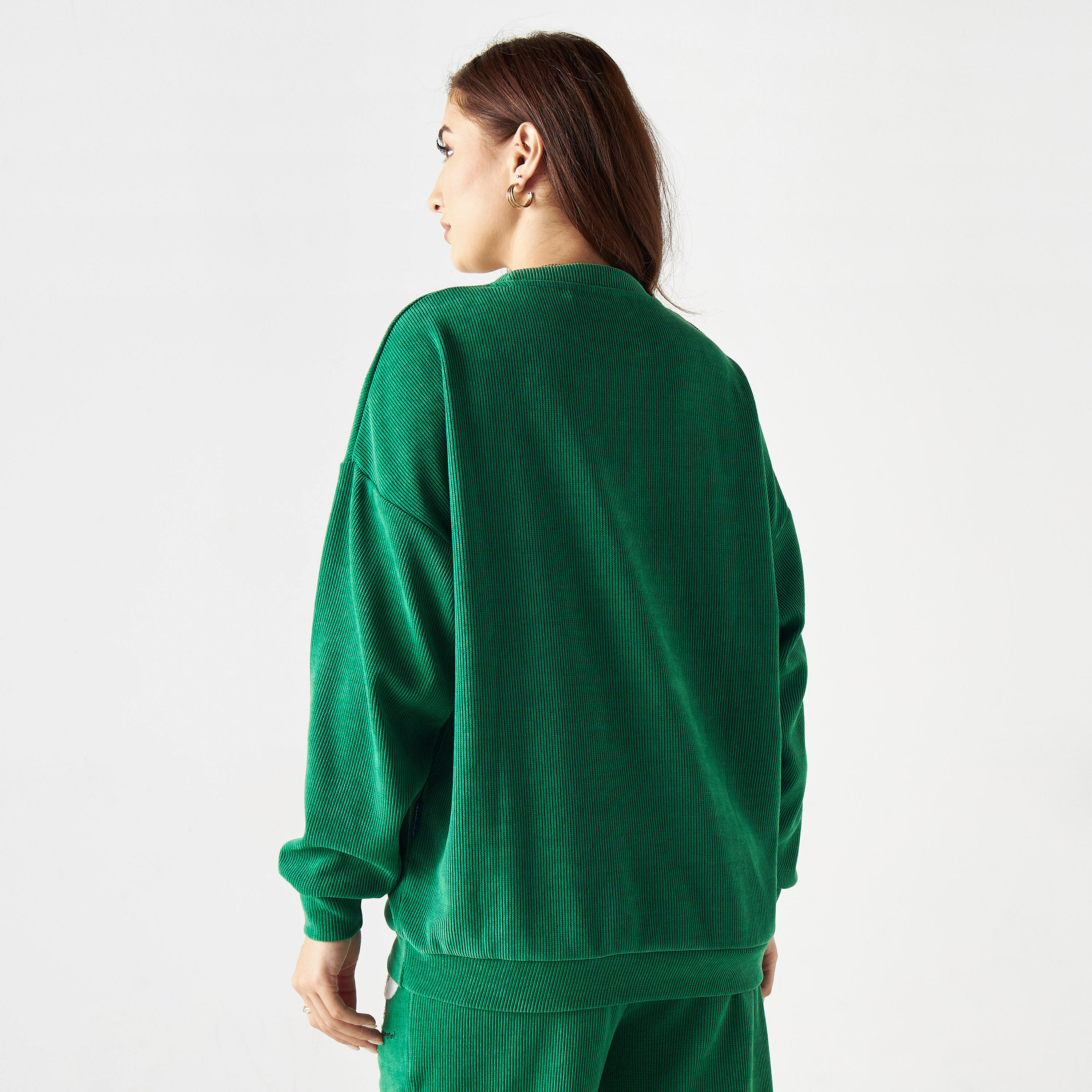 سويت شيرت كوردوراي بياقة ضيقة وأكمام بأكتاف منسدلة وزخارف-women-winterwear-hoodiesandsweatshirts-sweatshirts-image-3
