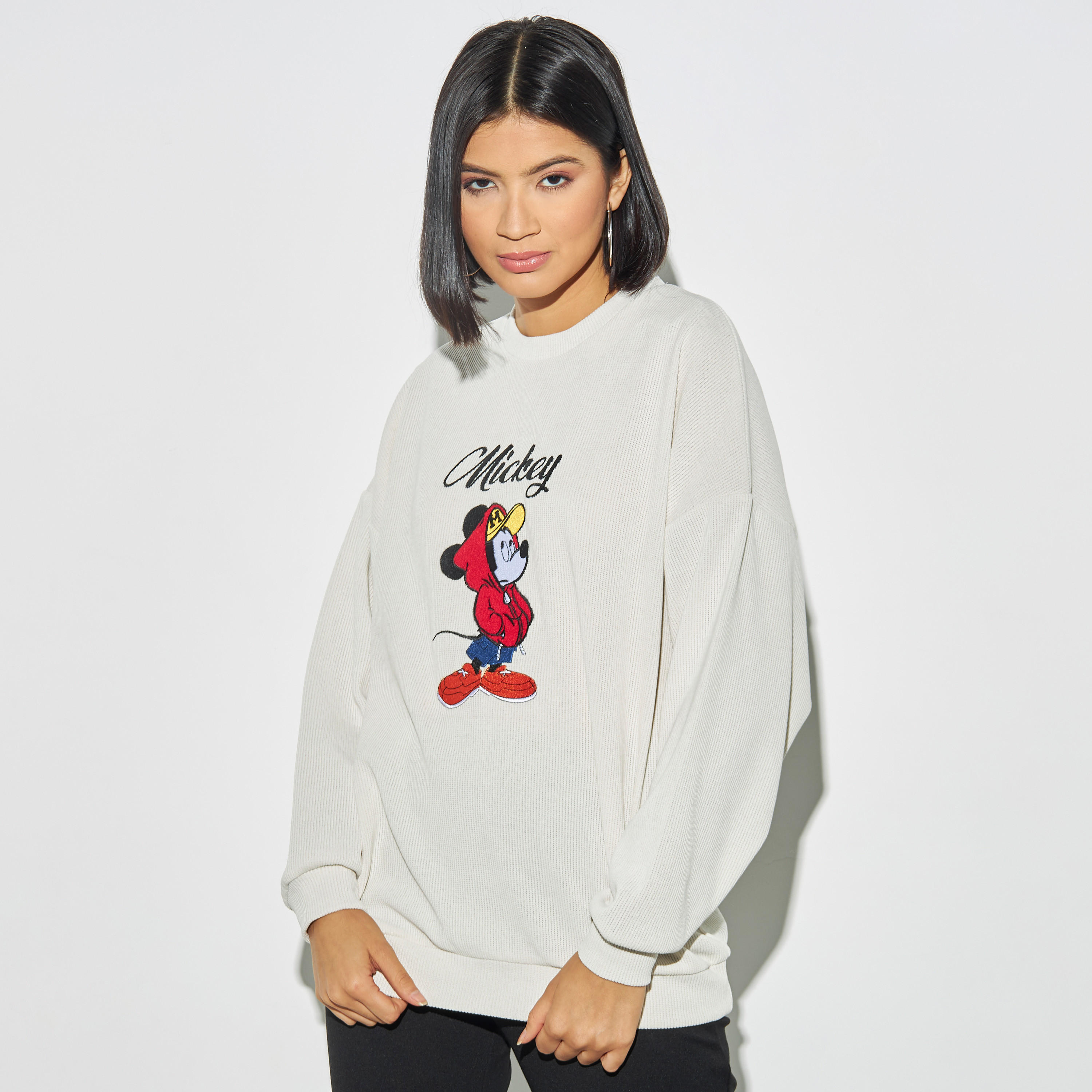 سويت شيرت بأكمام طويلة وتطريز ميكي ماوس-women-winterwear-hoodiesandsweatshirts-sweatshirts-image-4