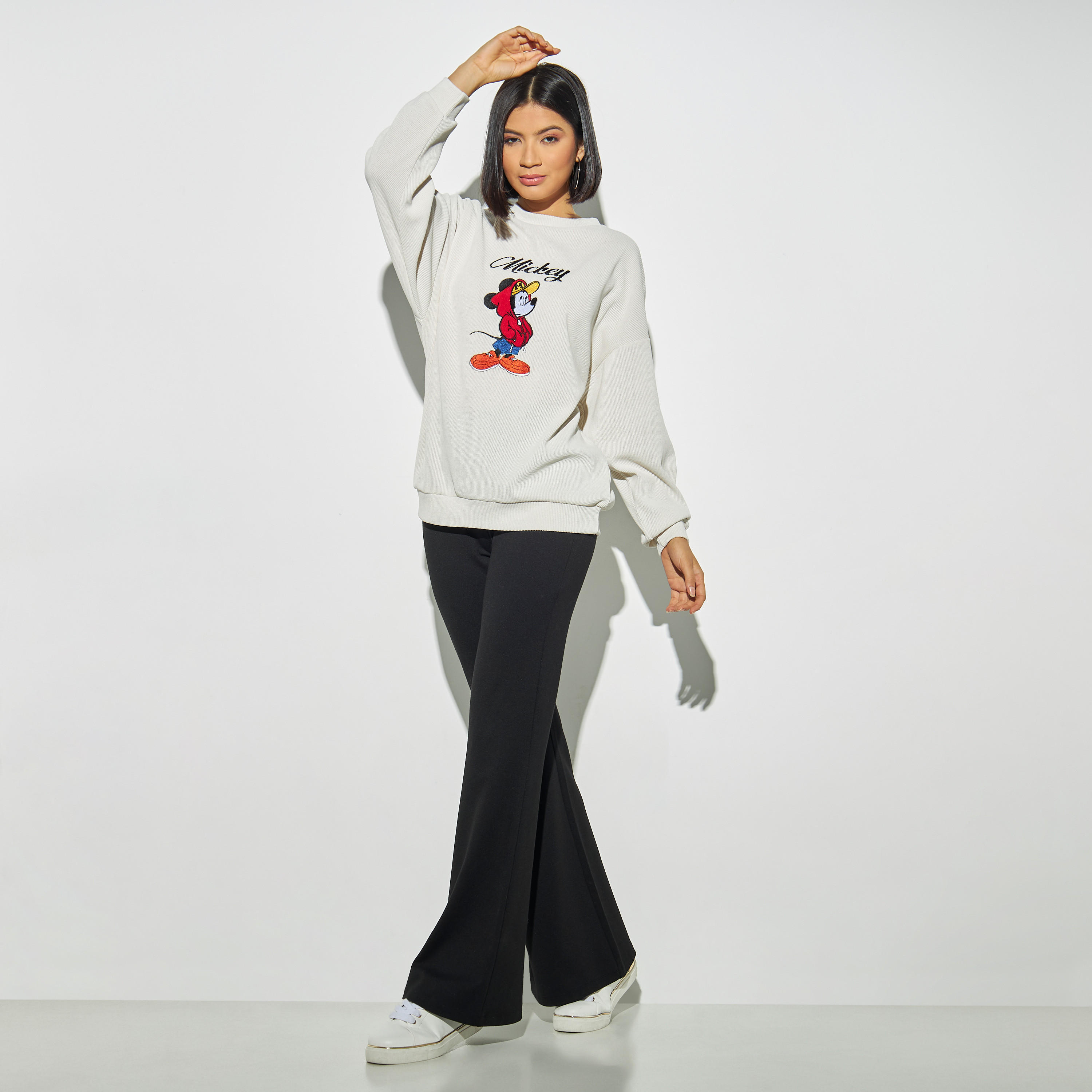 سويت شيرت بأكمام طويلة وتطريز ميكي ماوس-women-winterwear-hoodiesandsweatshirts-sweatshirts-image-3