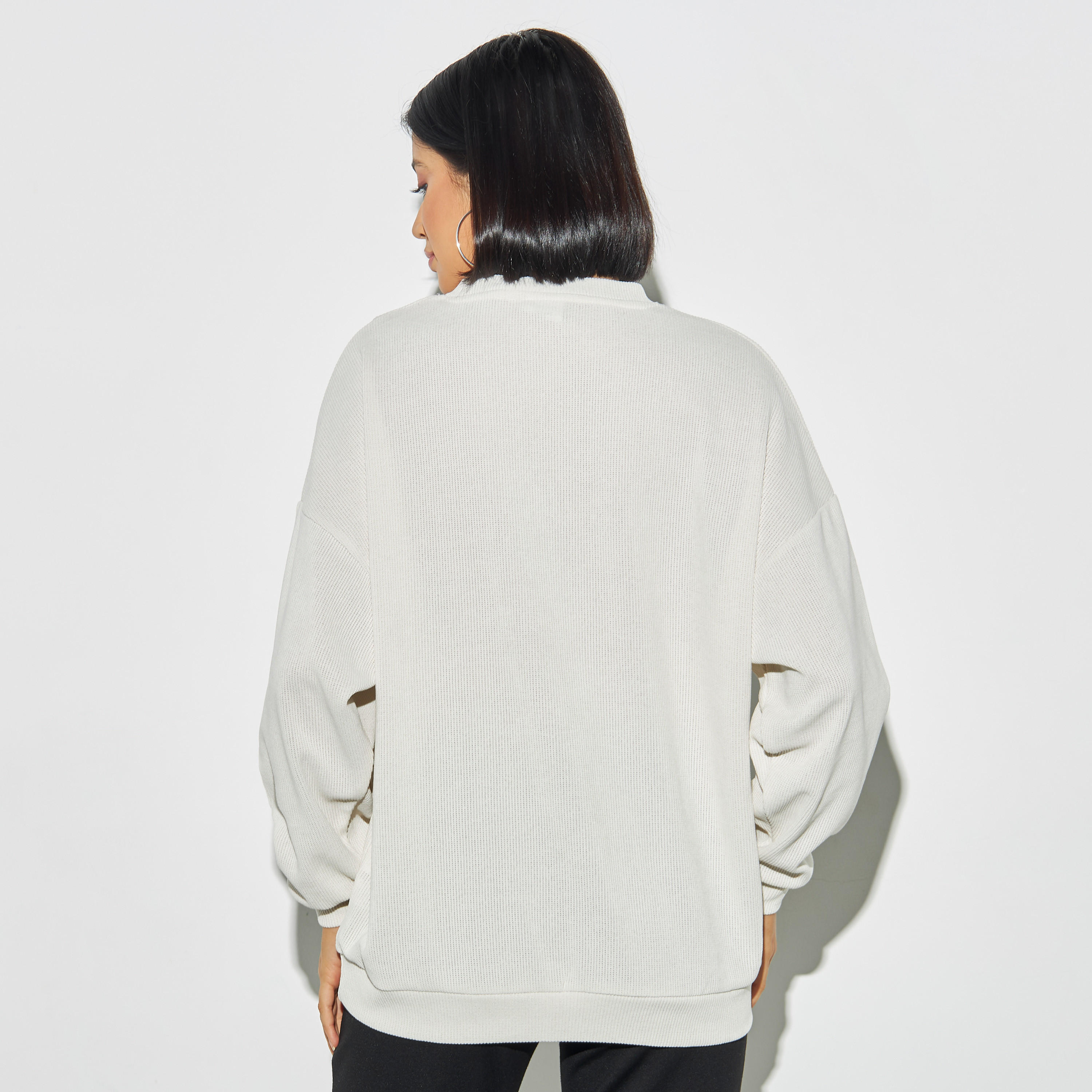 سويت شيرت بأكمام طويلة وتطريز ميكي ماوس-women-winterwear-hoodiesandsweatshirts-sweatshirts-image-2