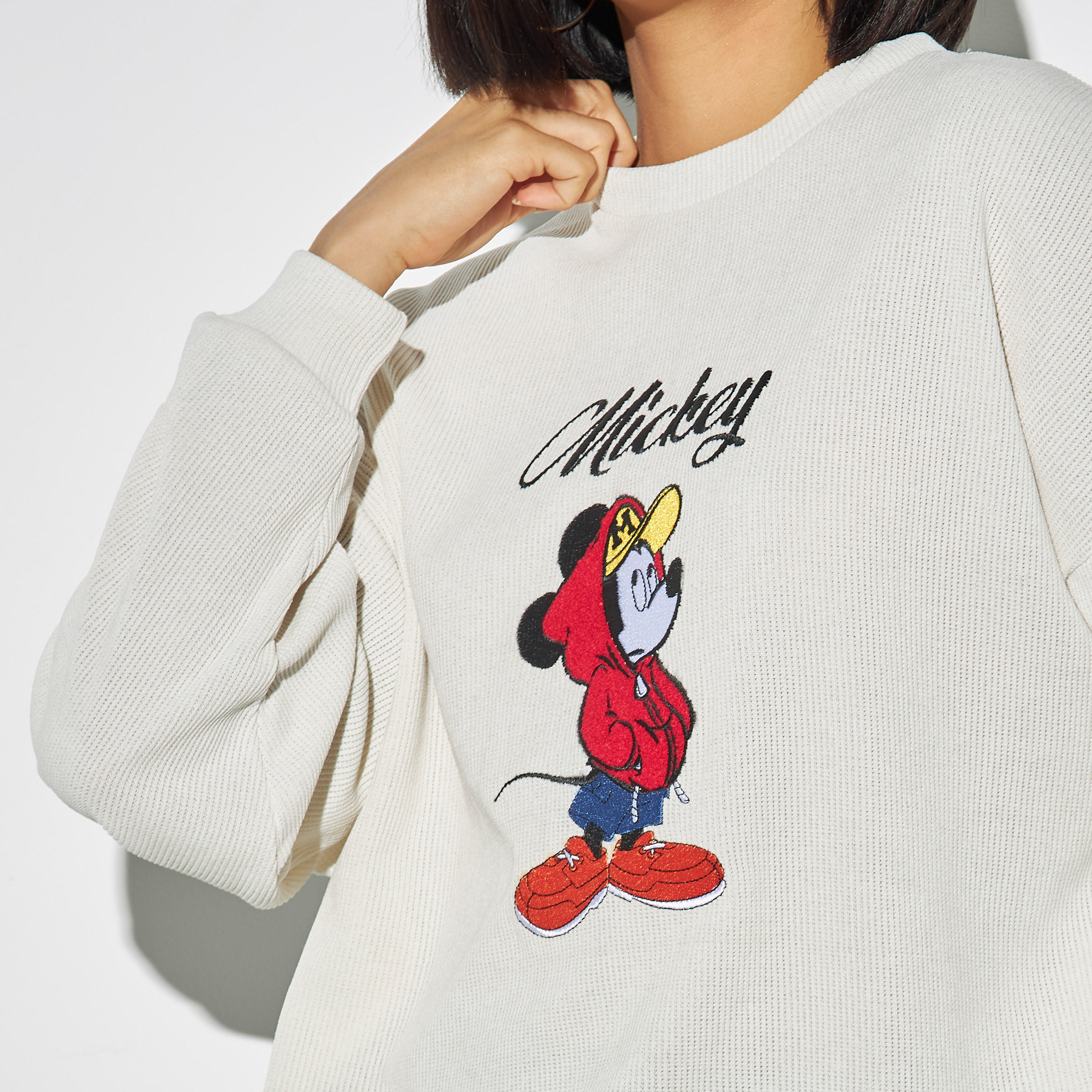 سويت شيرت بأكمام طويلة وتطريز ميكي ماوس-women-winterwear-hoodiesandsweatshirts-sweatshirts-image-1