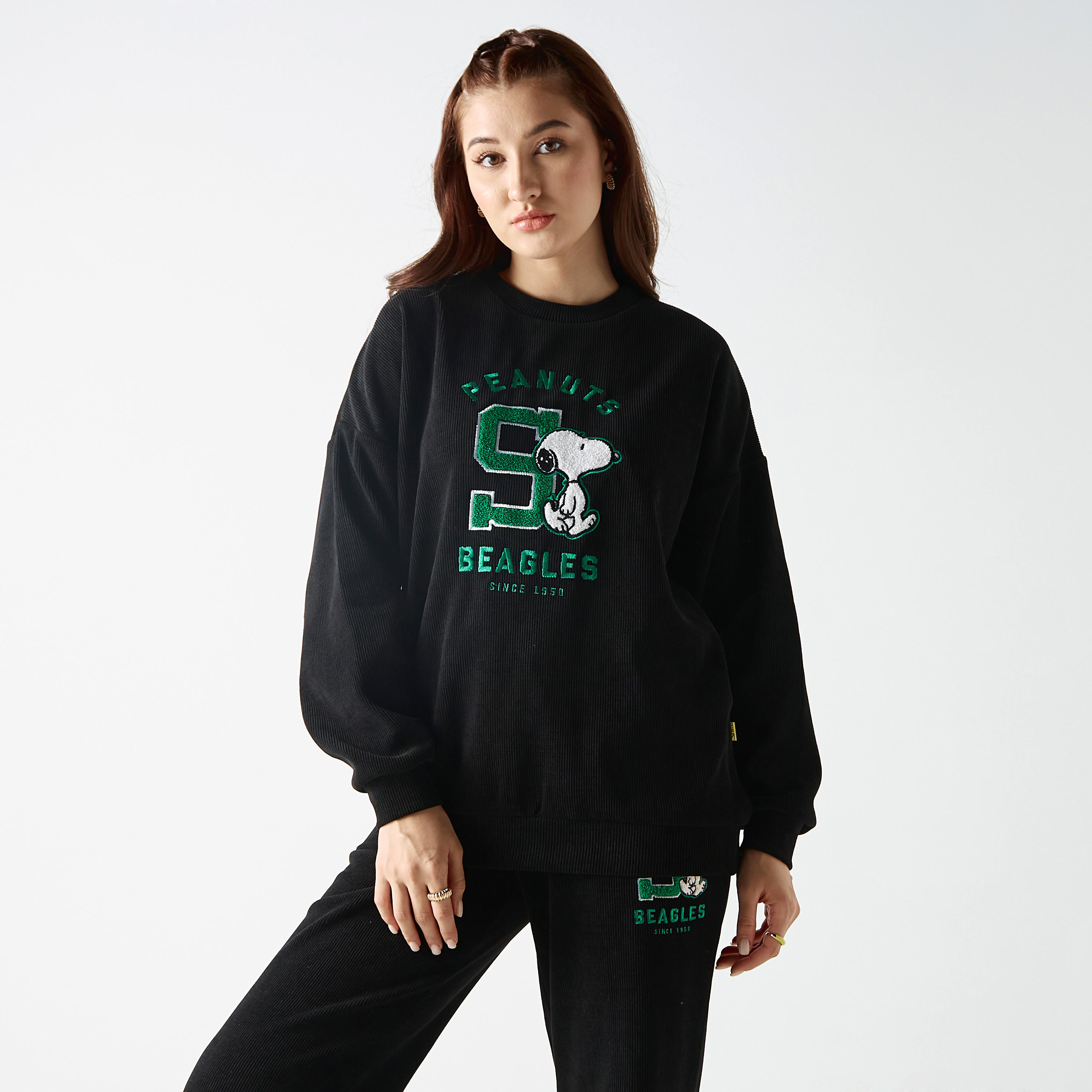 سويت شيرت كوردوراي بياقة ضيقة وأكمام بأكتاف منسدلة وتطريز بينوتس-women-winterwear-hoodiesandsweatshirts-sweatshirts-image-1