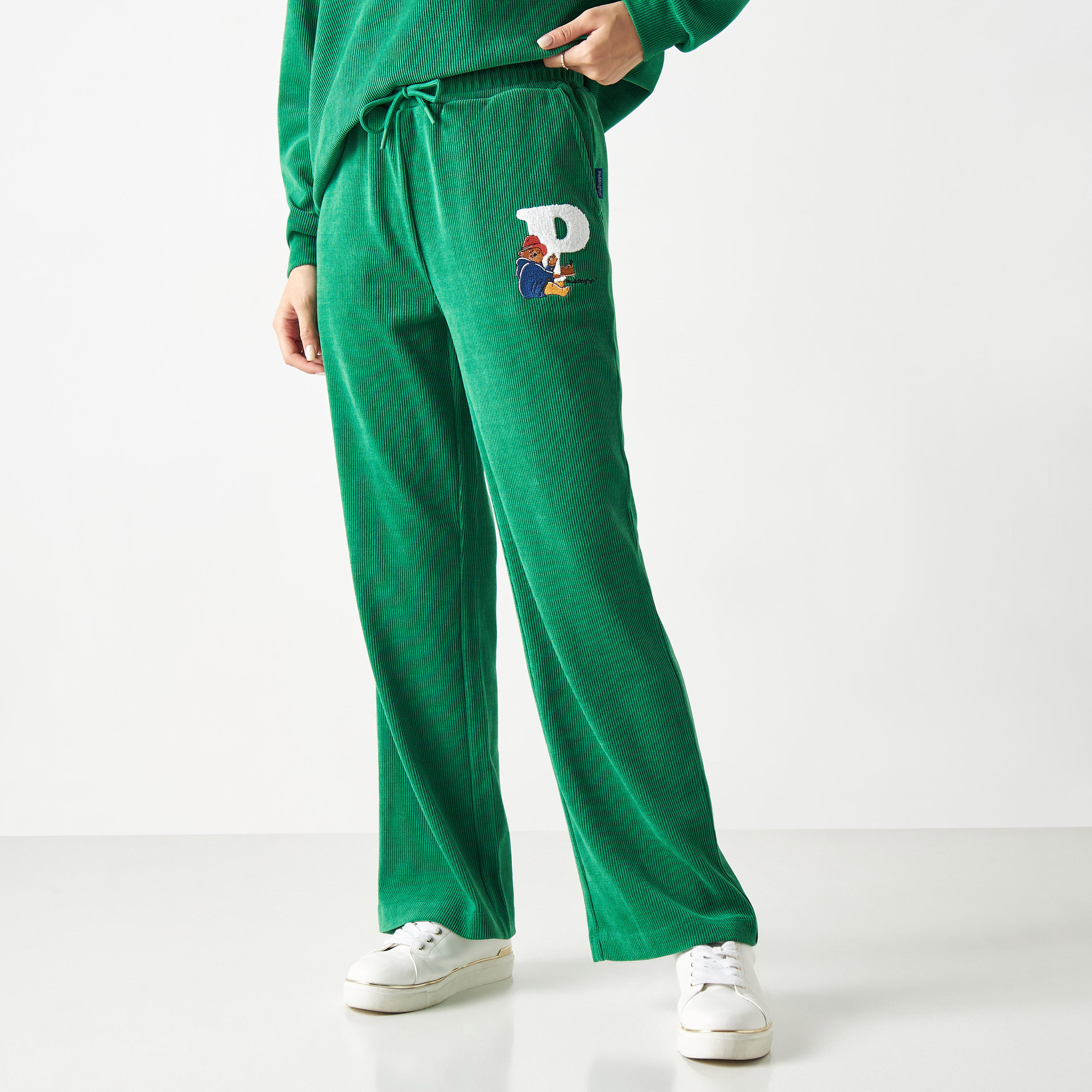 بنطلون مطرّز بأرجل مستقيمة وجيوب-women-clothing-bottoms-joggers-image-1