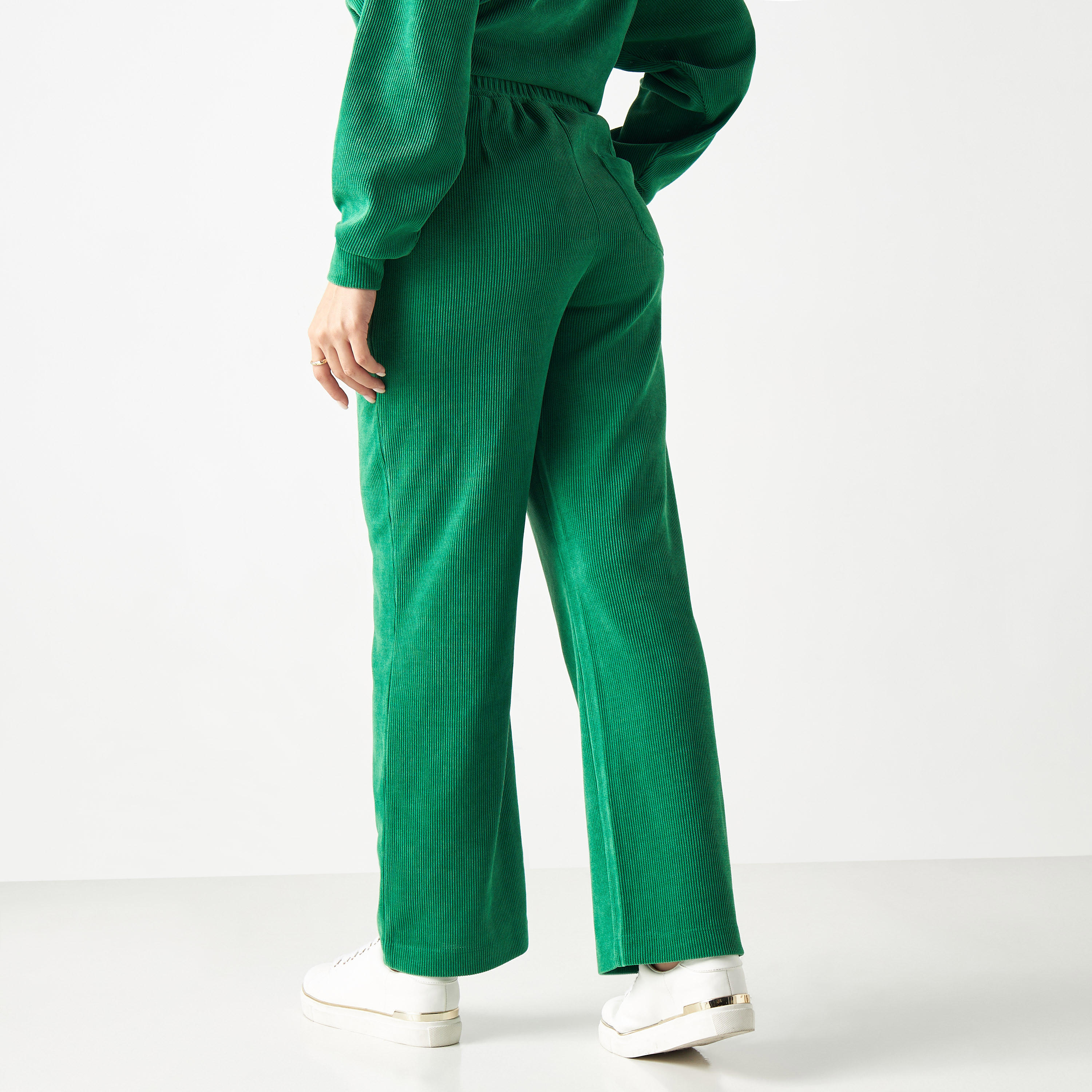 بنطلون مطرّز بأرجل مستقيمة وجيوب-women-clothing-bottoms-joggers-image-3