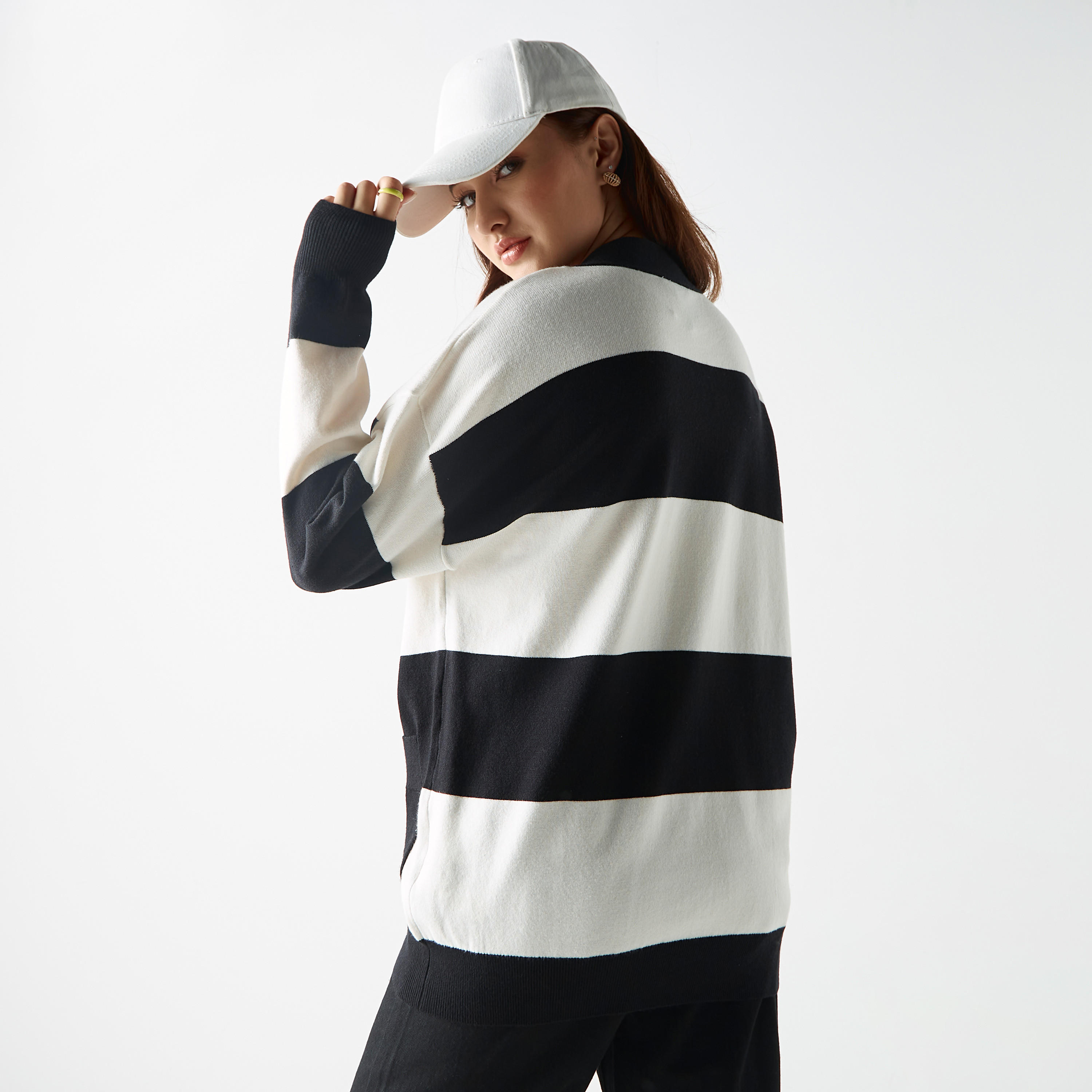 كارديجان بأكمام طويلة وتطريز ميني ماوس-women-winterwear-cardigansandjumpers-cardigans-image-3