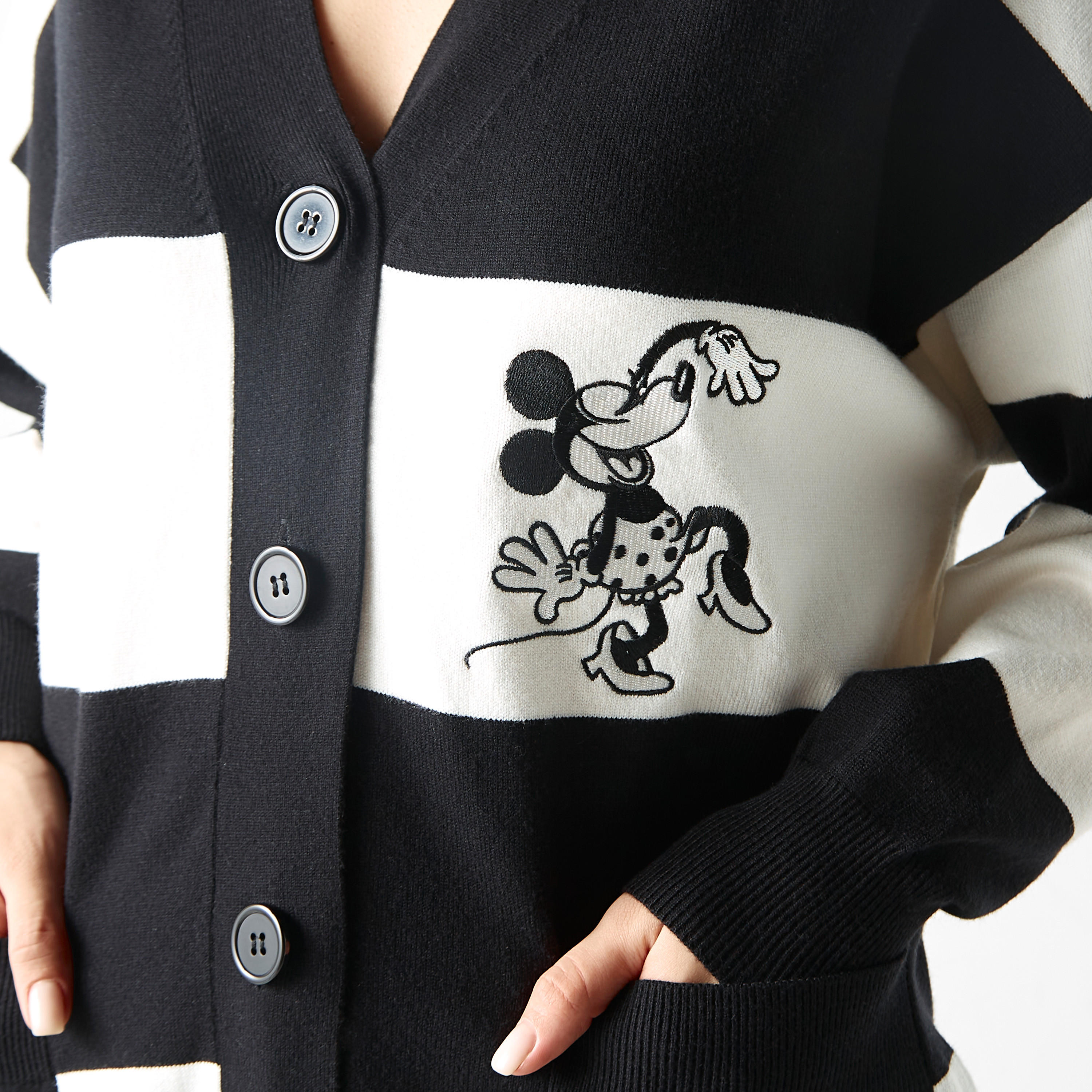 كارديجان بأكمام طويلة وتطريز ميني ماوس-women-winterwear-cardigansandjumpers-cardigans-image-5